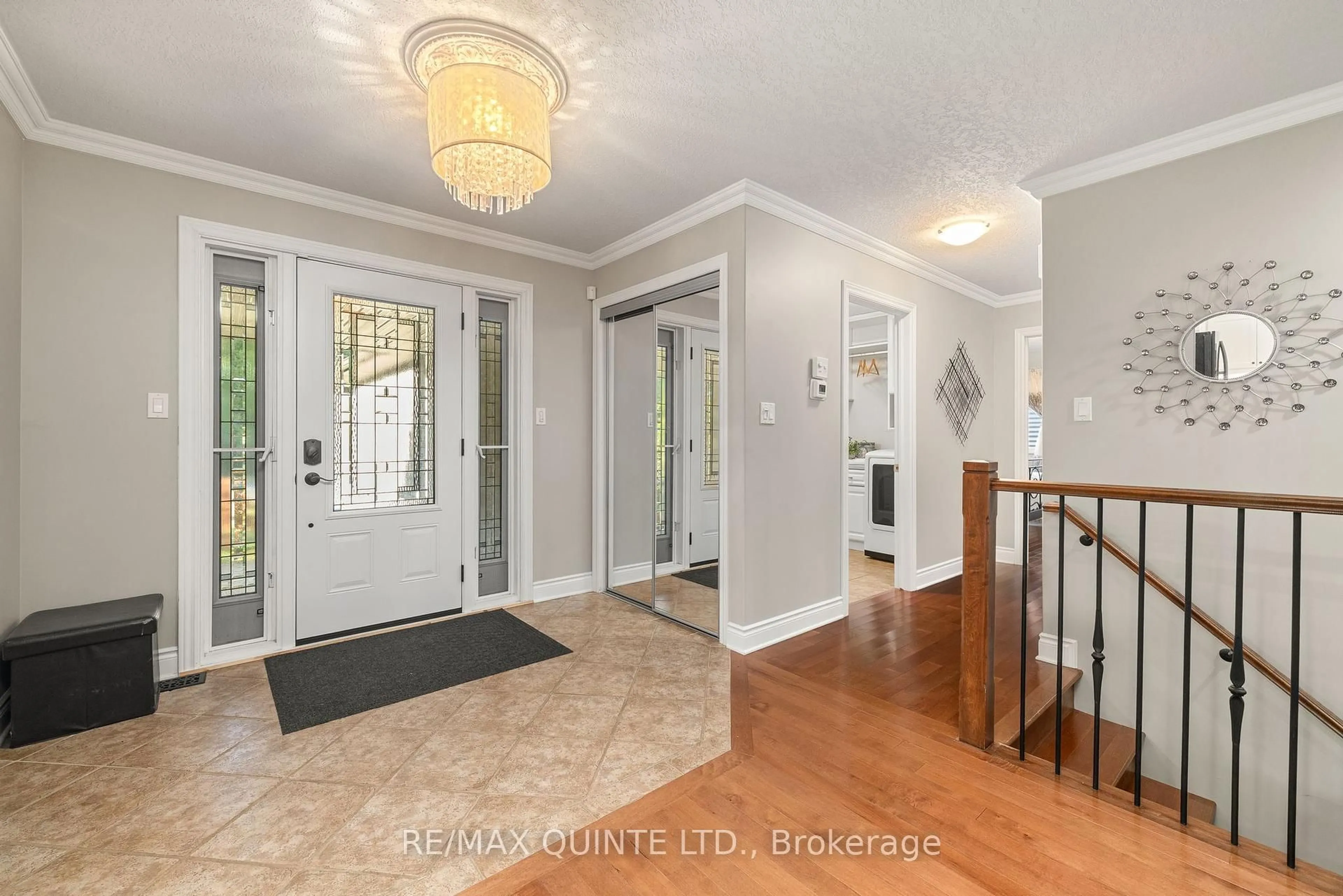 Indoor entryway for 28 Pine Marsh Lane, Quinte West Ontario K8V 0A5