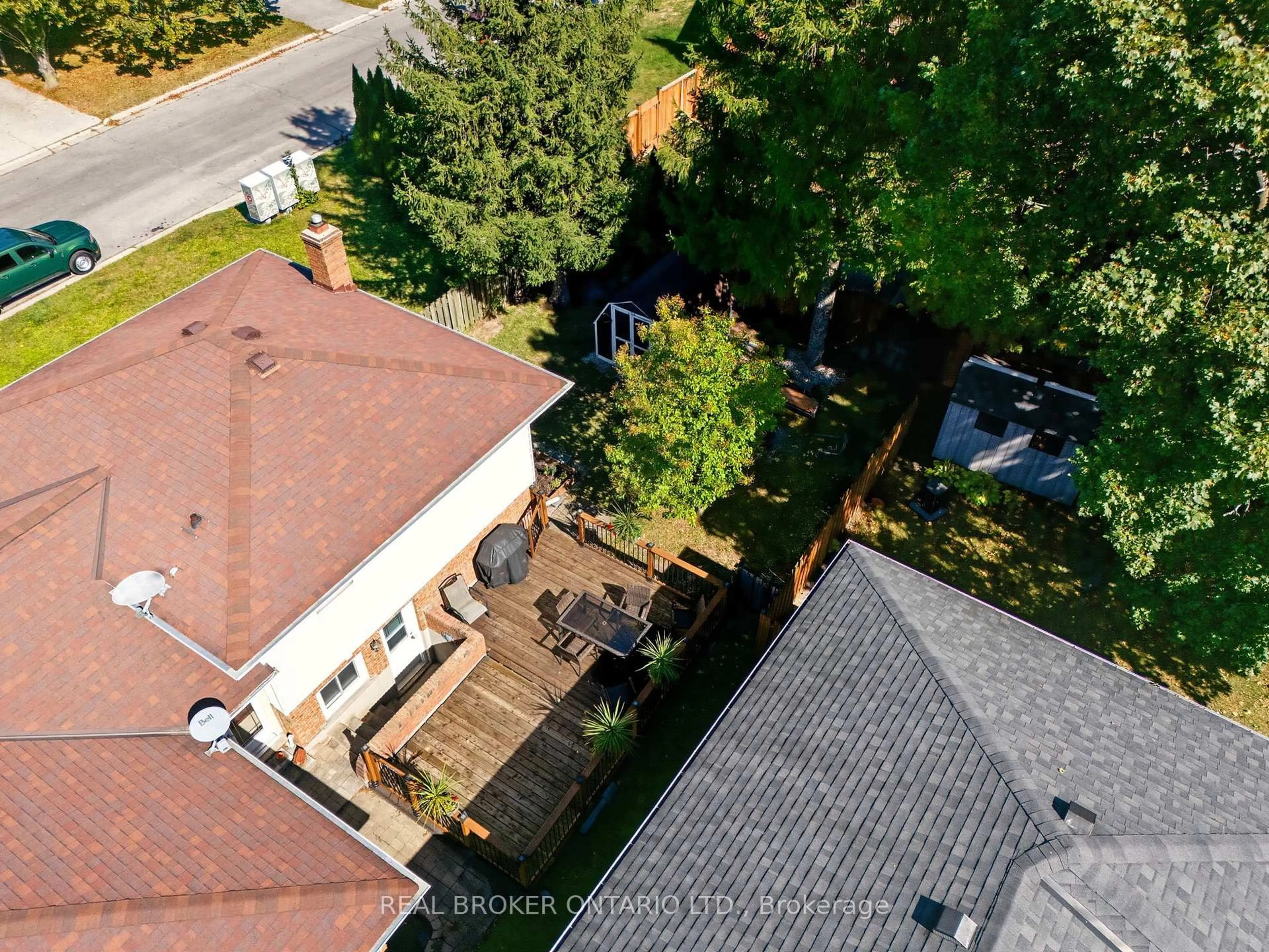 A pic from outside/outdoor area/front of a property/back of a property/a pic from drone, city buildings view from balcony for 39 Carriage Rd, Norfolk Ontario N3Y 4Y3