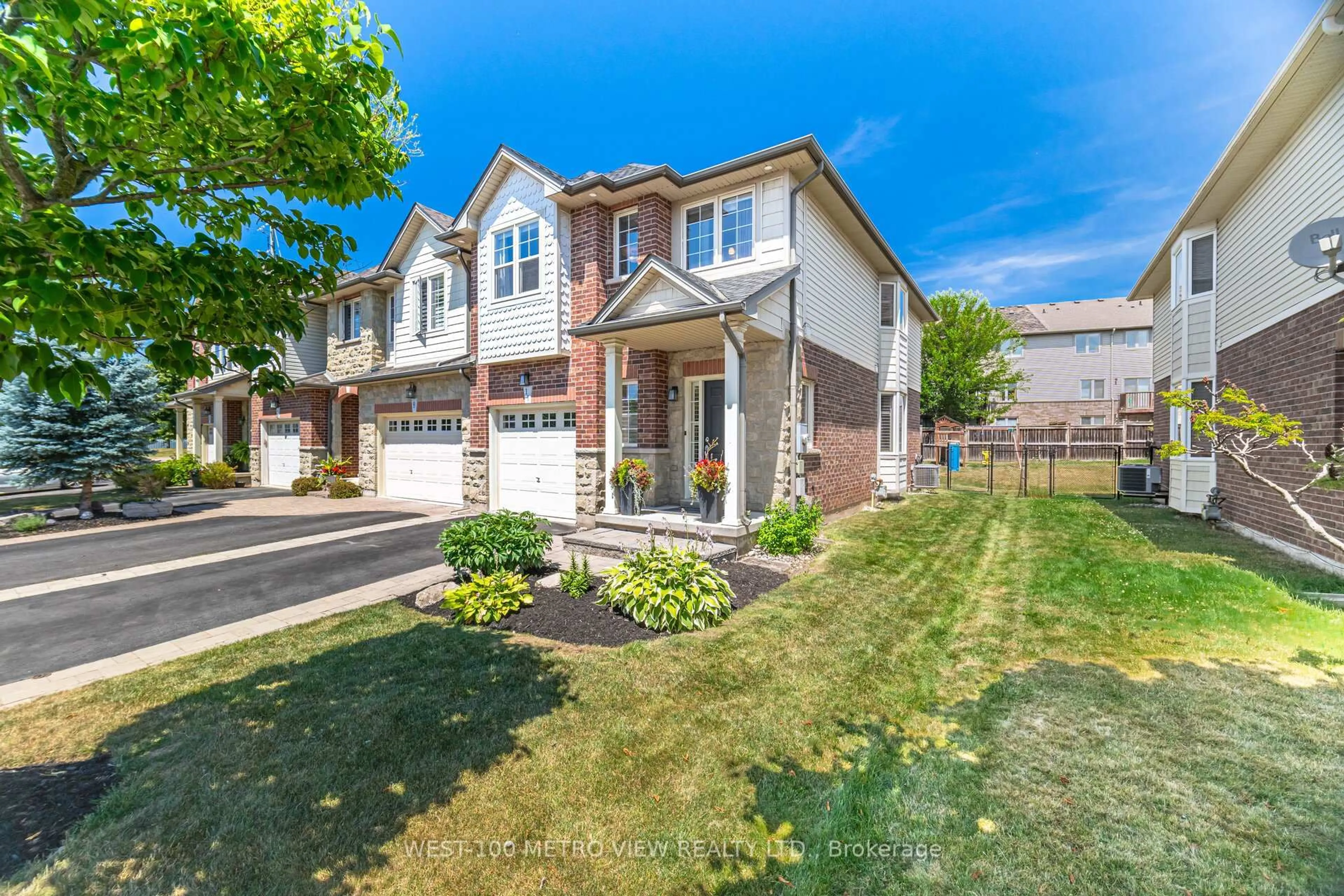 A pic from outside/outdoor area/front of a property/back of a property/a pic from drone, street for 11 Brooking Crt, Hamilton Ontario L9G 0A6