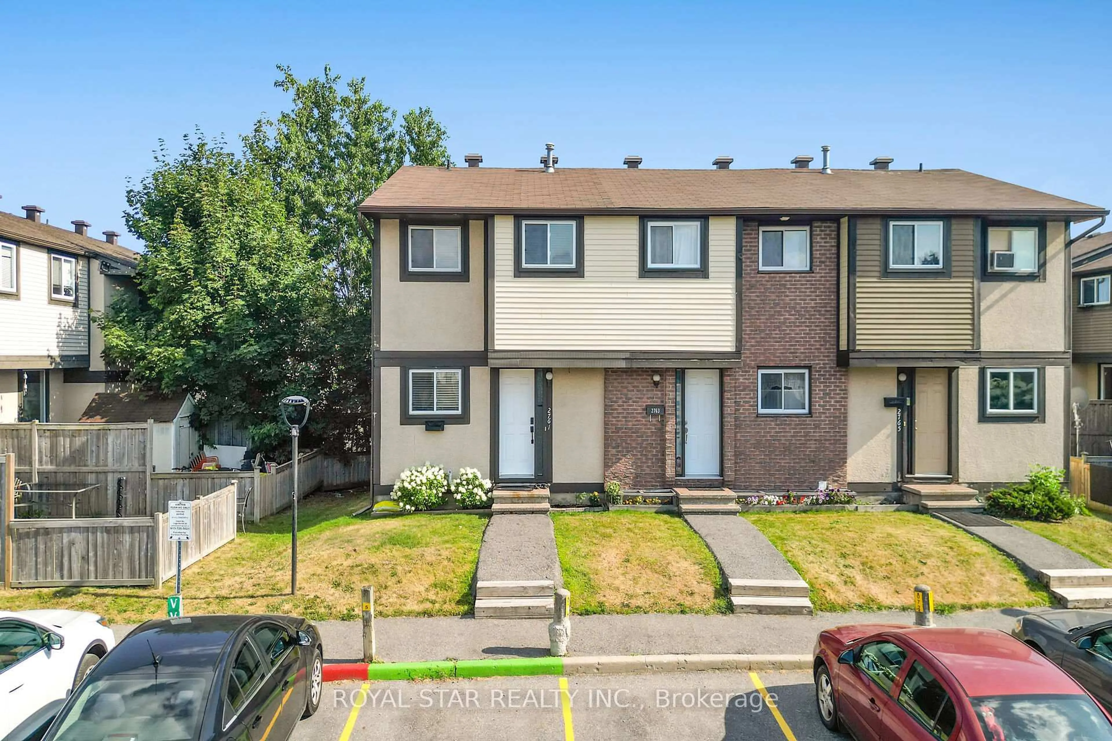 A pic from outside/outdoor area/front of a property/back of a property/a pic from drone, street for 2761 Pimlico Cres, Ottawa Ontario K1T 2A7