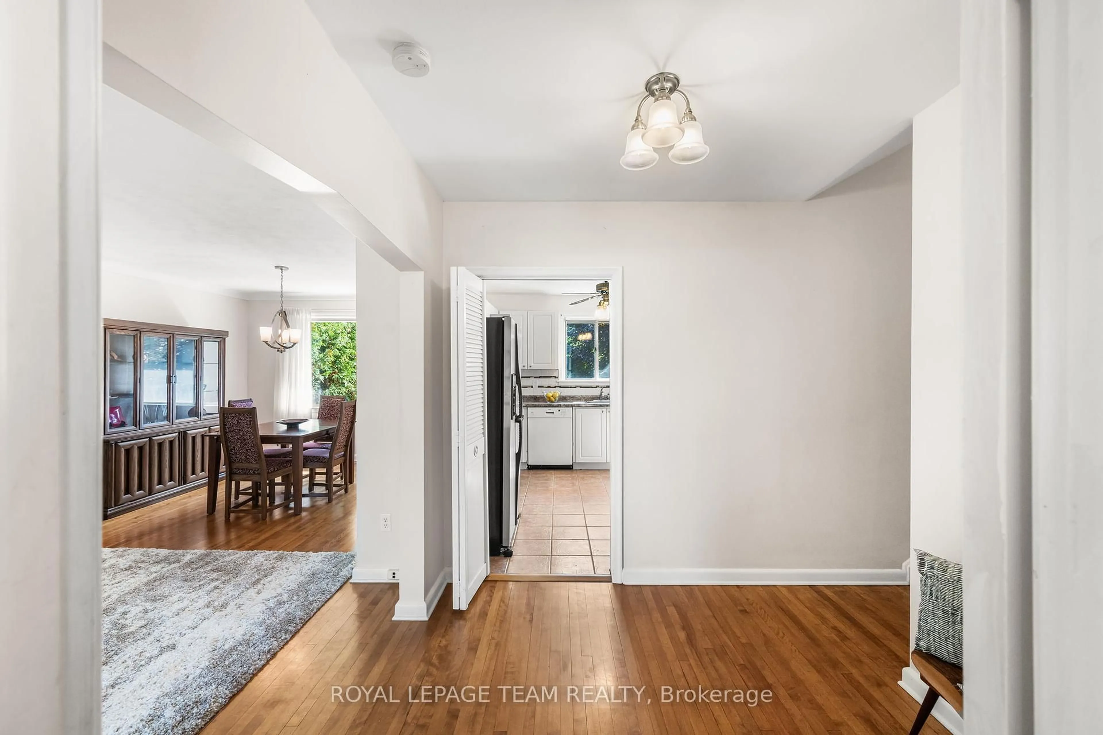 Unknown for 2184 Iris St, Ottawa Ontario K2C 1B3