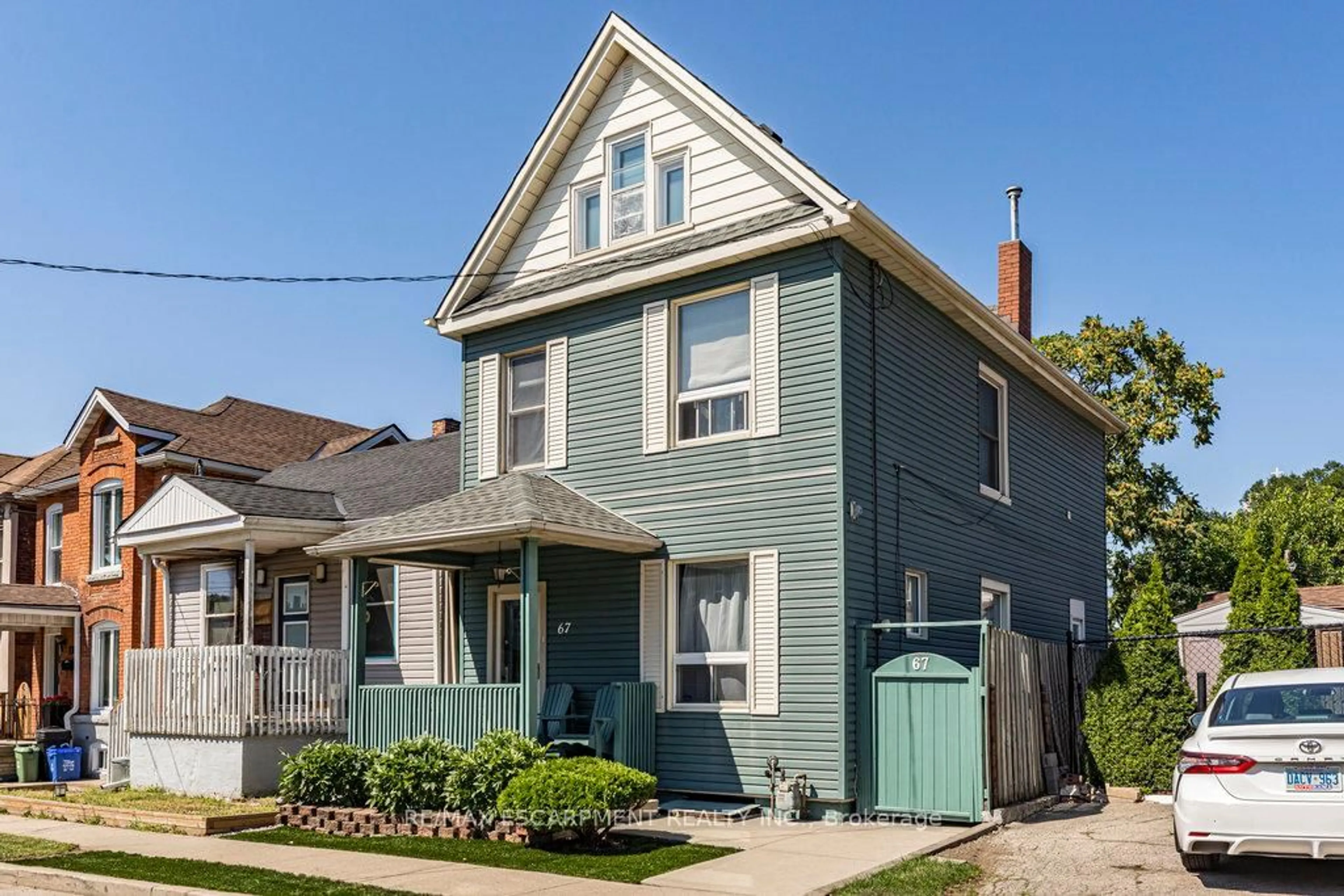 Home with vinyl exterior material, street for 67 Beechwood Ave, Hamilton Ontario L8L 2S5