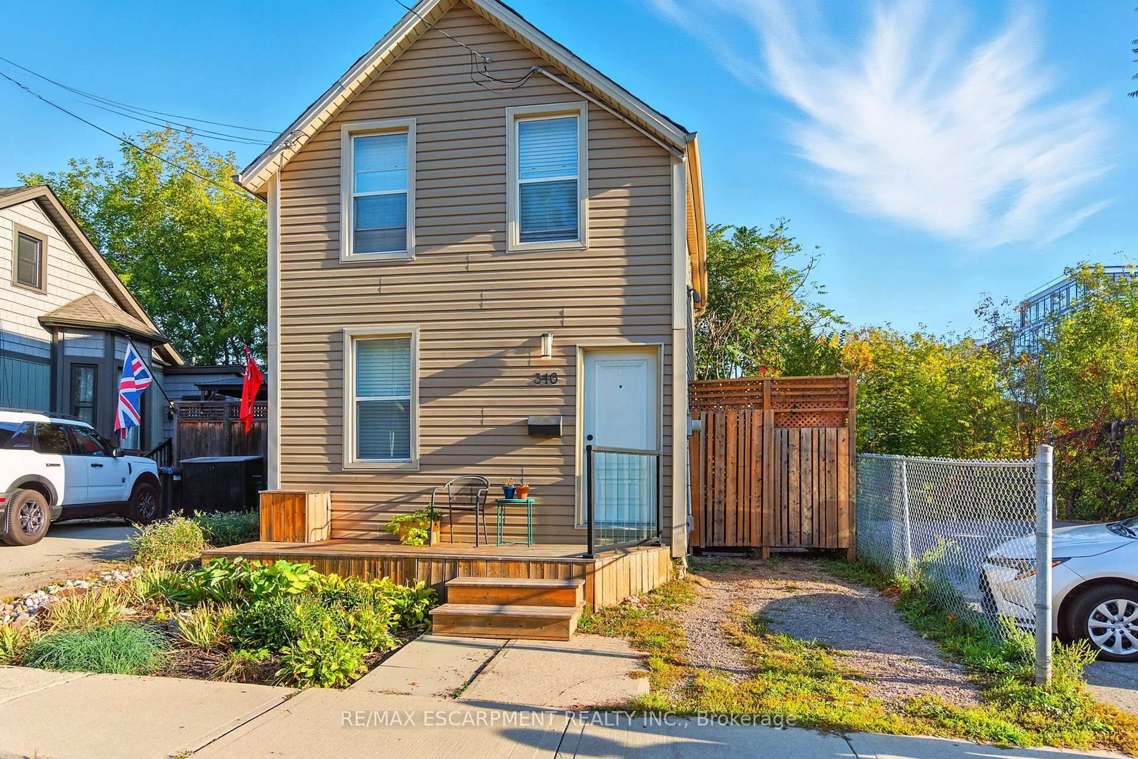 Home with brick exterior material, street for 346 Hunter St, Hamilton Ontario L8P 1S7