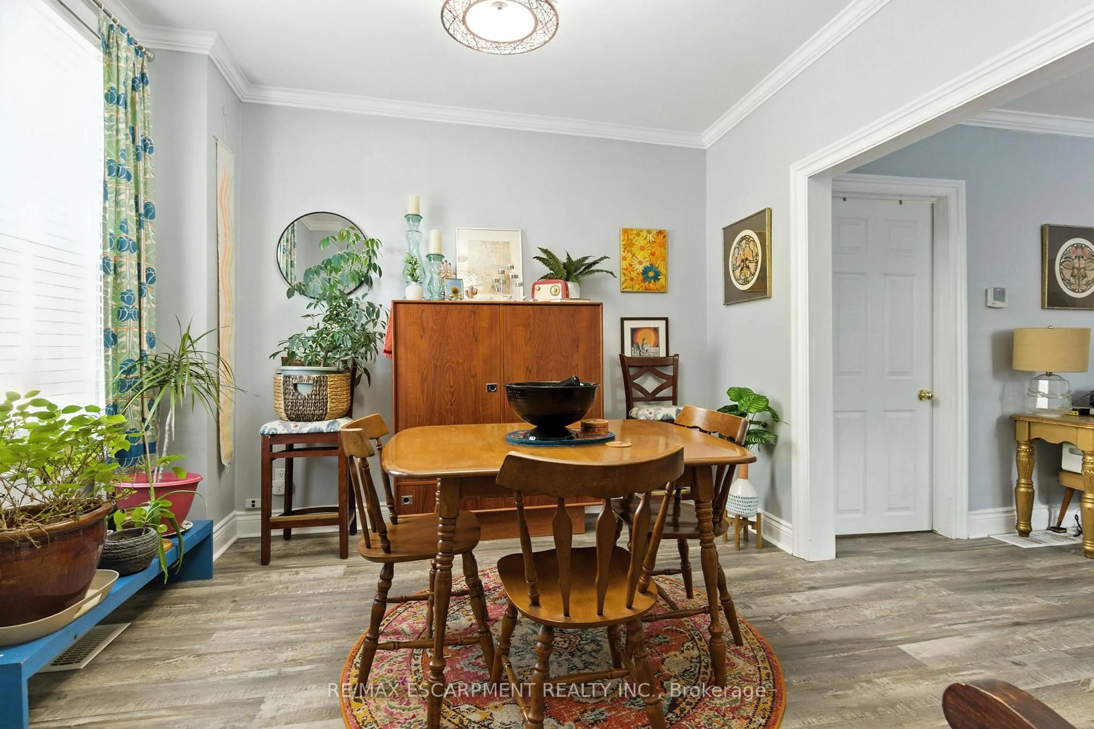Dining room, wood/laminate floor for 346 Hunter St, Hamilton Ontario L8P 1S7