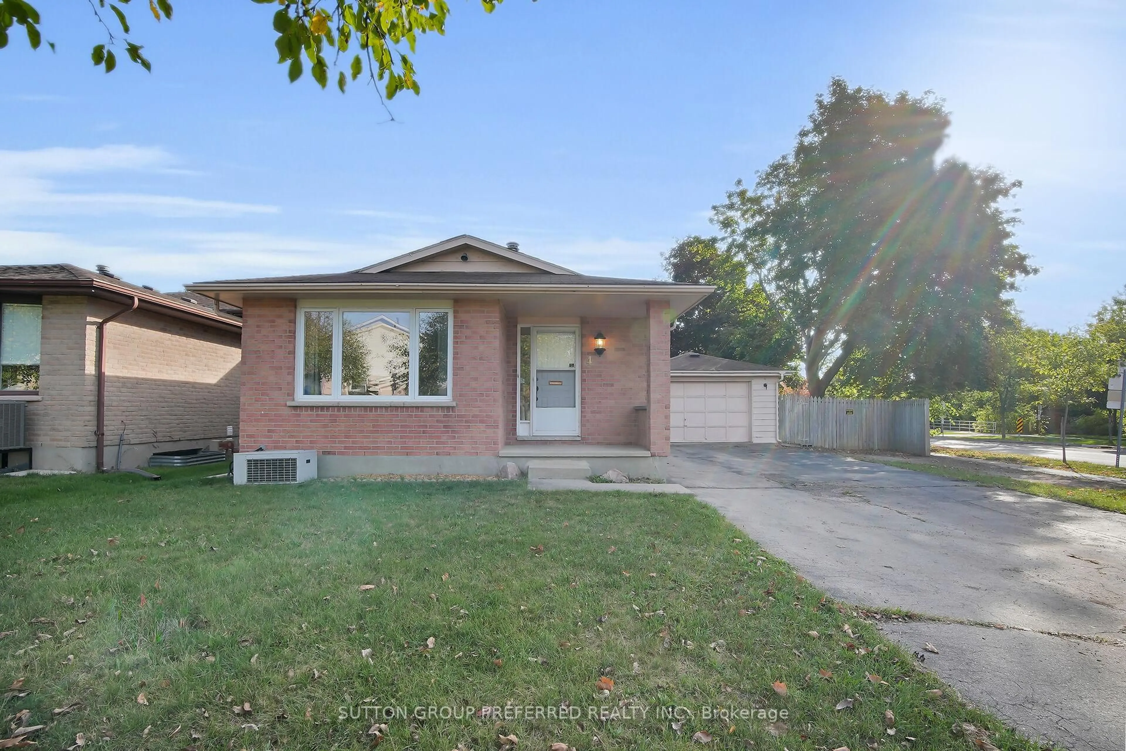 Home with brick exterior material, street for 4 Corinth Crt, London East Ontario N5Y 5A8