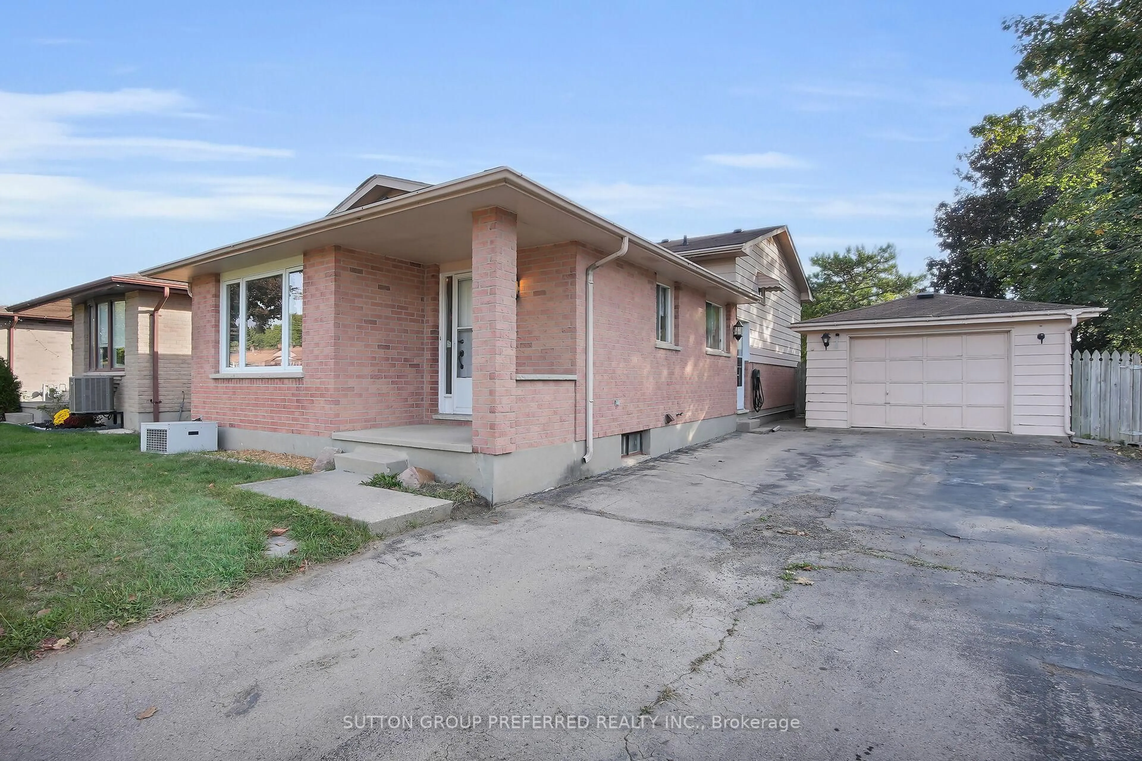Home with brick exterior material, street for 4 Corinth Crt, London East Ontario N5Y 5A8