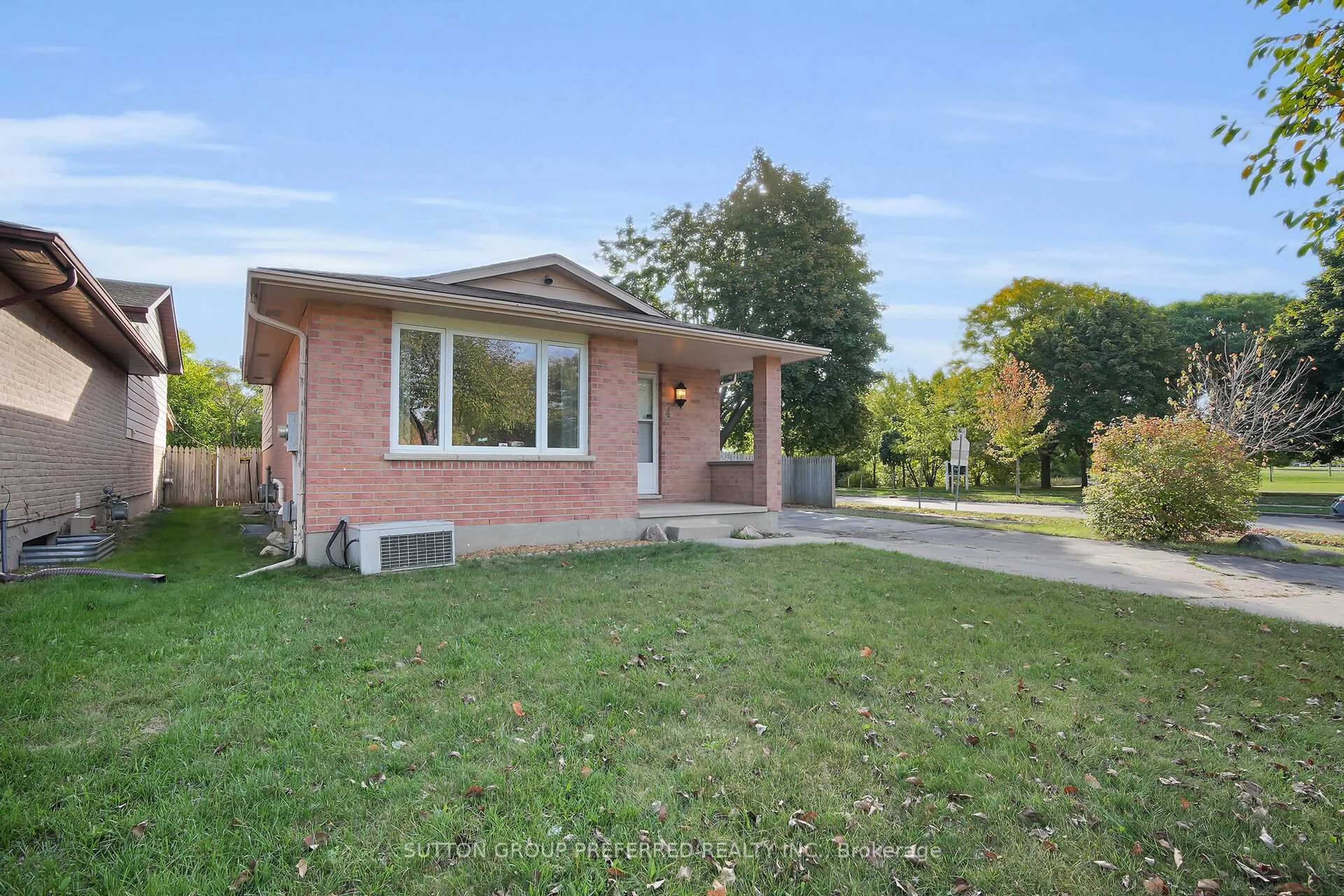 Home with brick exterior material, street for 4 Corinth Crt, London East Ontario N5Y 5A8