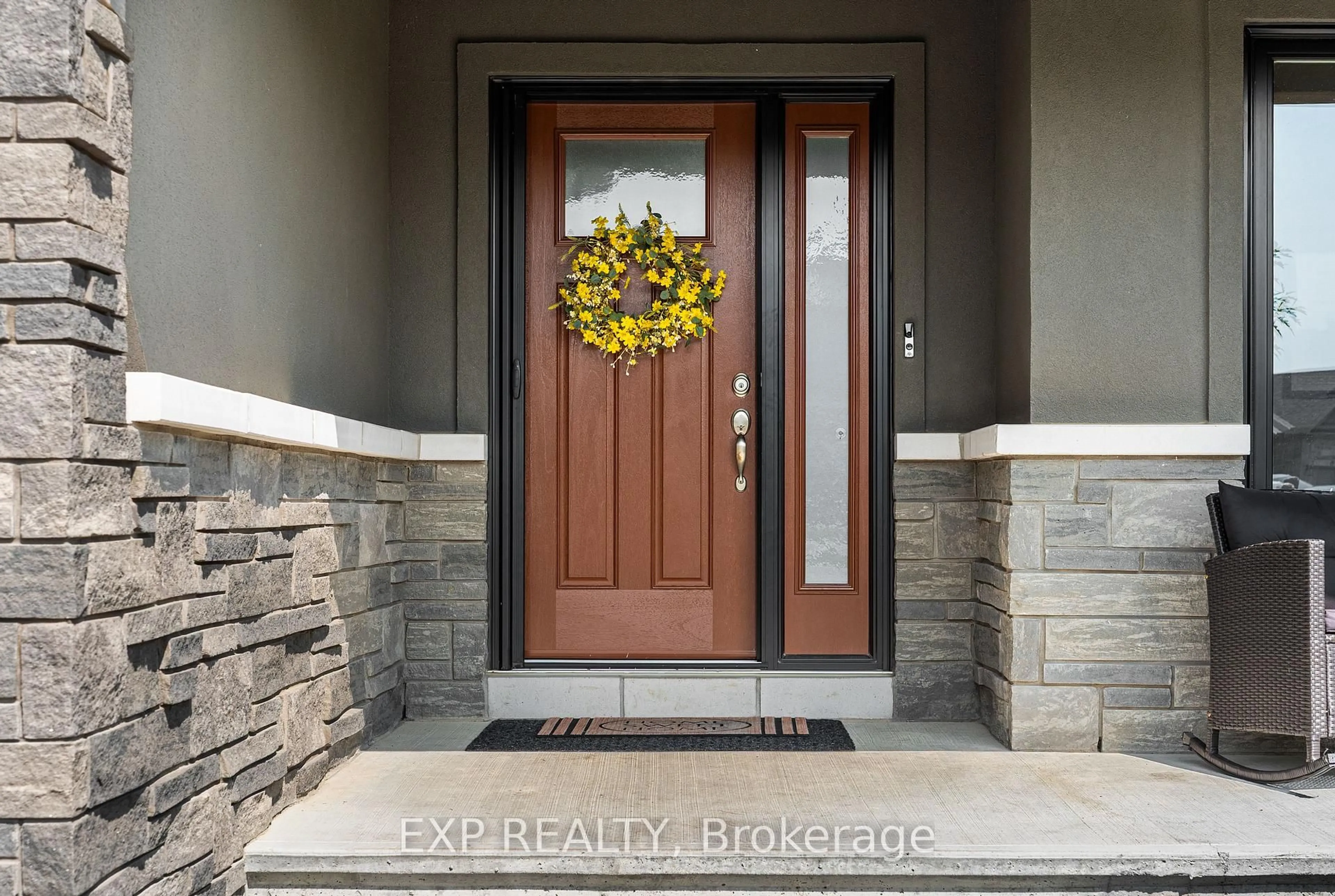 Indoor entryway for 86 Horton St, Almonte Ontario K0A 1A0