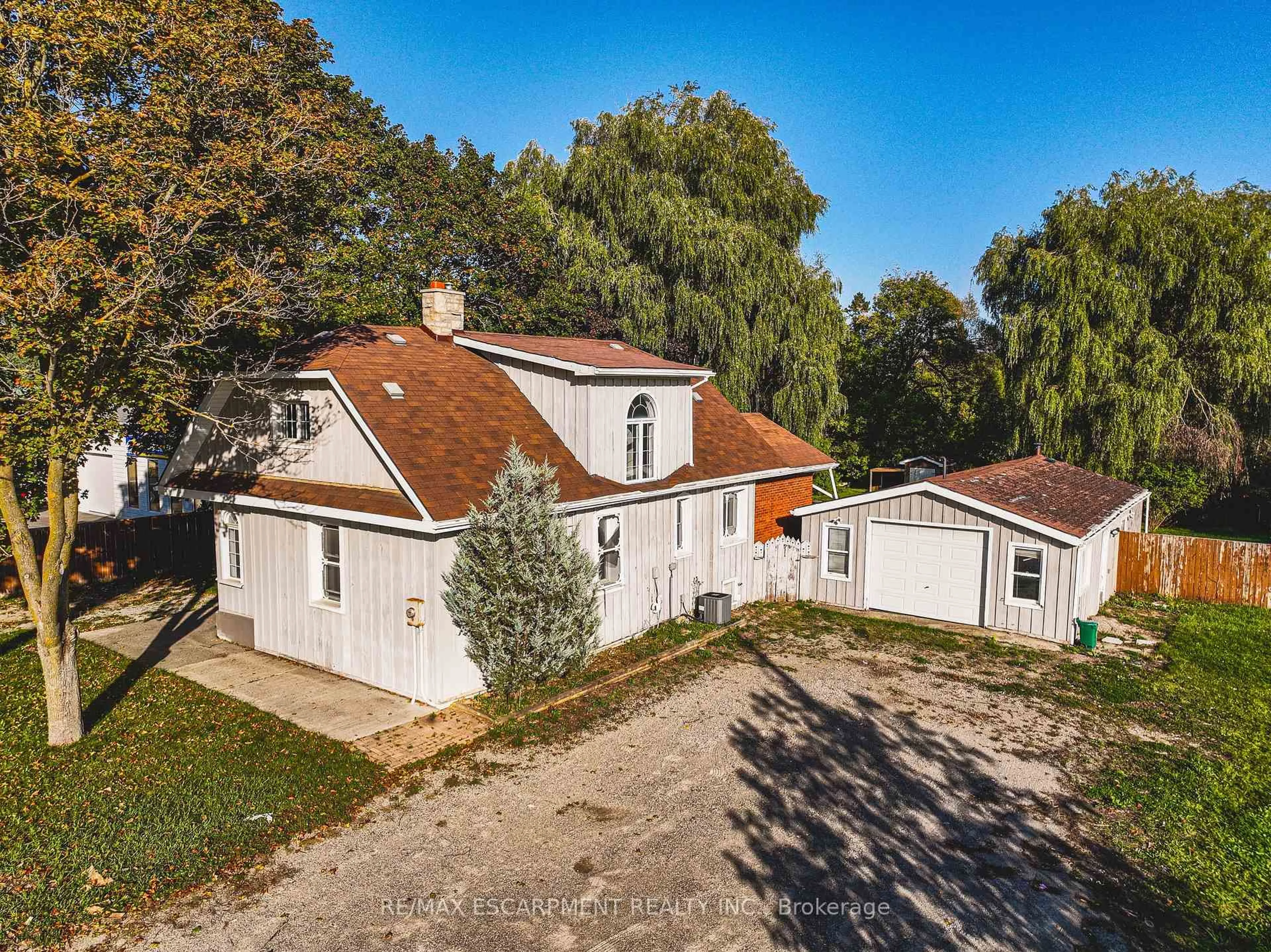 A pic from outside/outdoor area/front of a property/back of a property/a pic from drone, street for 9589 Wellington 124 Rd, Erin Ontario N0B 1T0