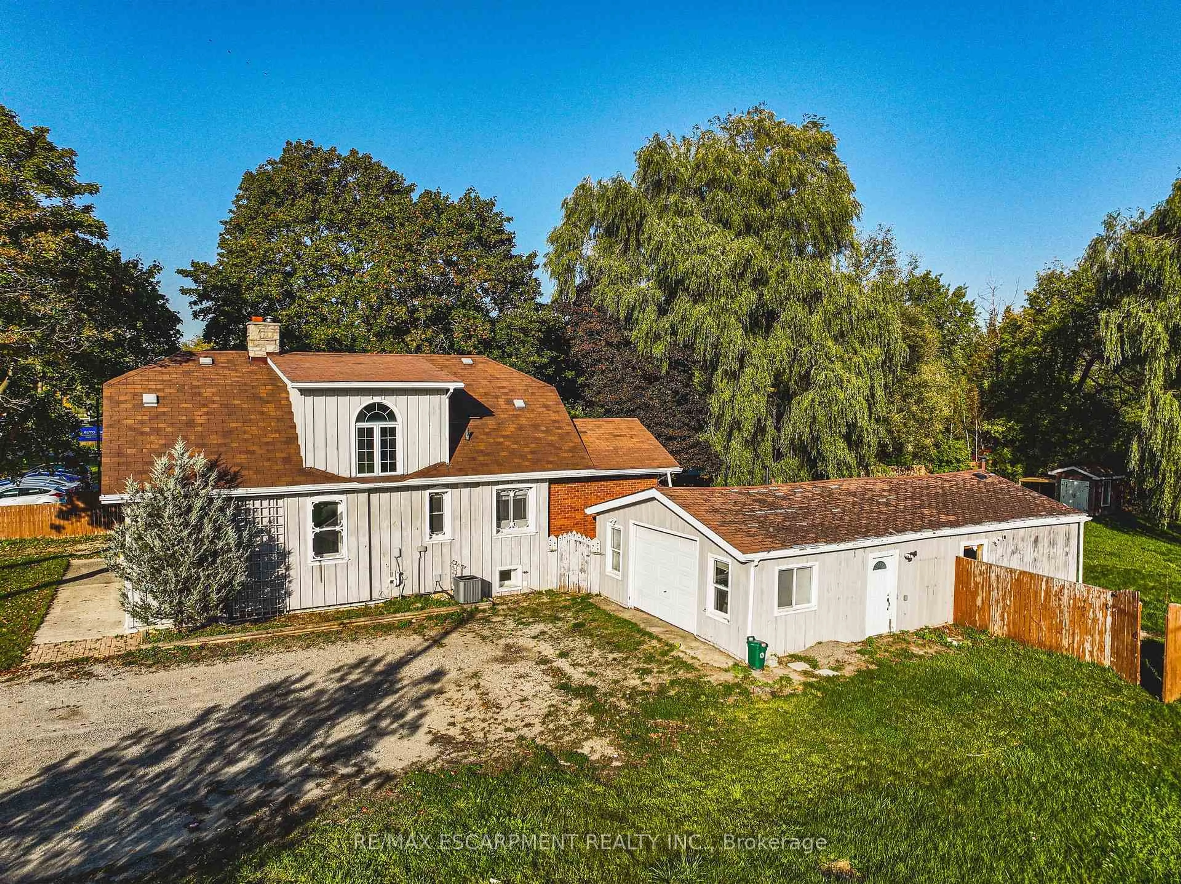 A pic from outside/outdoor area/front of a property/back of a property/a pic from drone, street for 9589 Wellington 124 Rd, Erin Ontario N0B 1T0