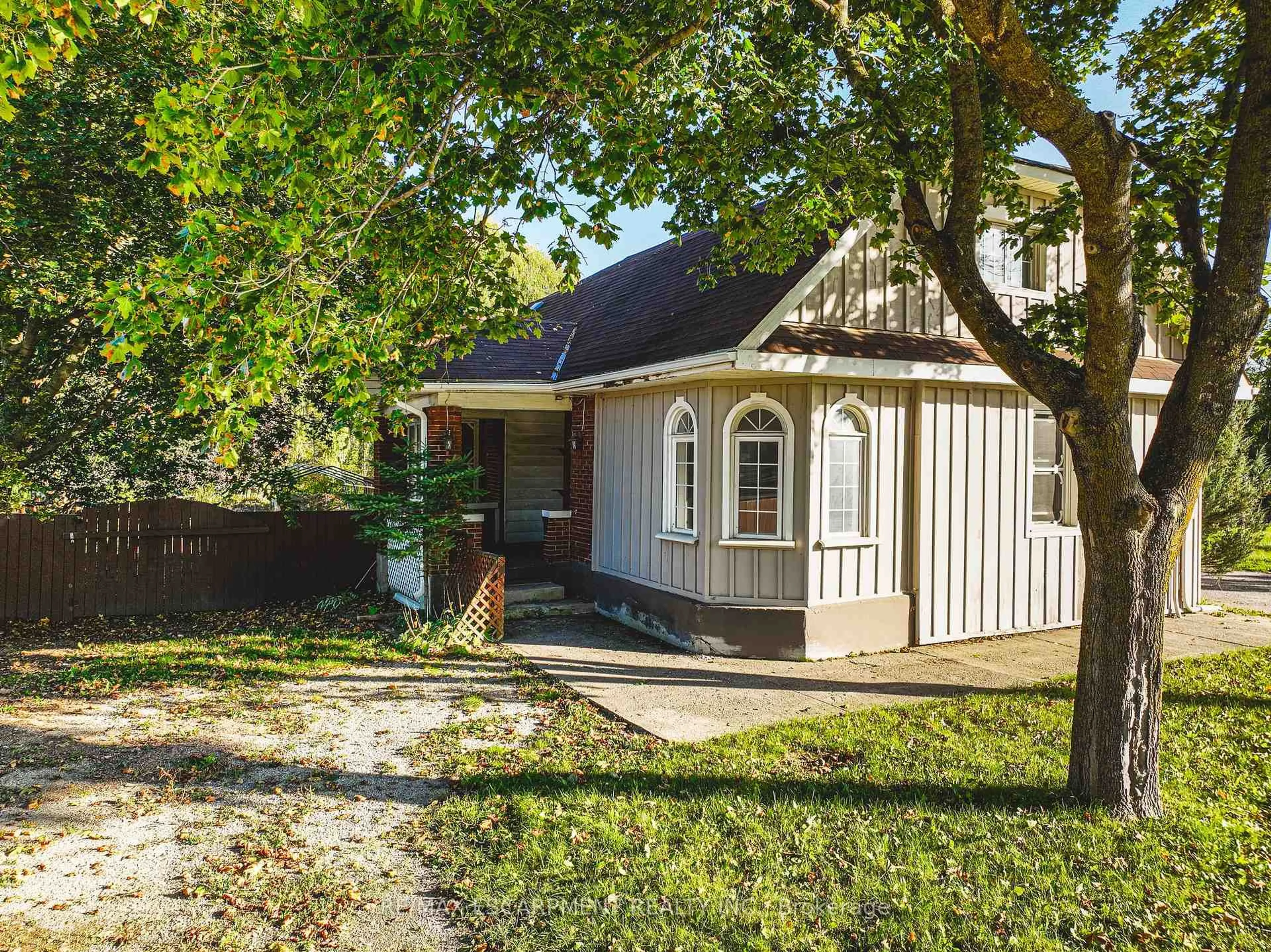 A pic from outside/outdoor area/front of a property/back of a property/a pic from drone, street for 9589 Wellington 124 Rd, Erin Ontario N0B 1T0