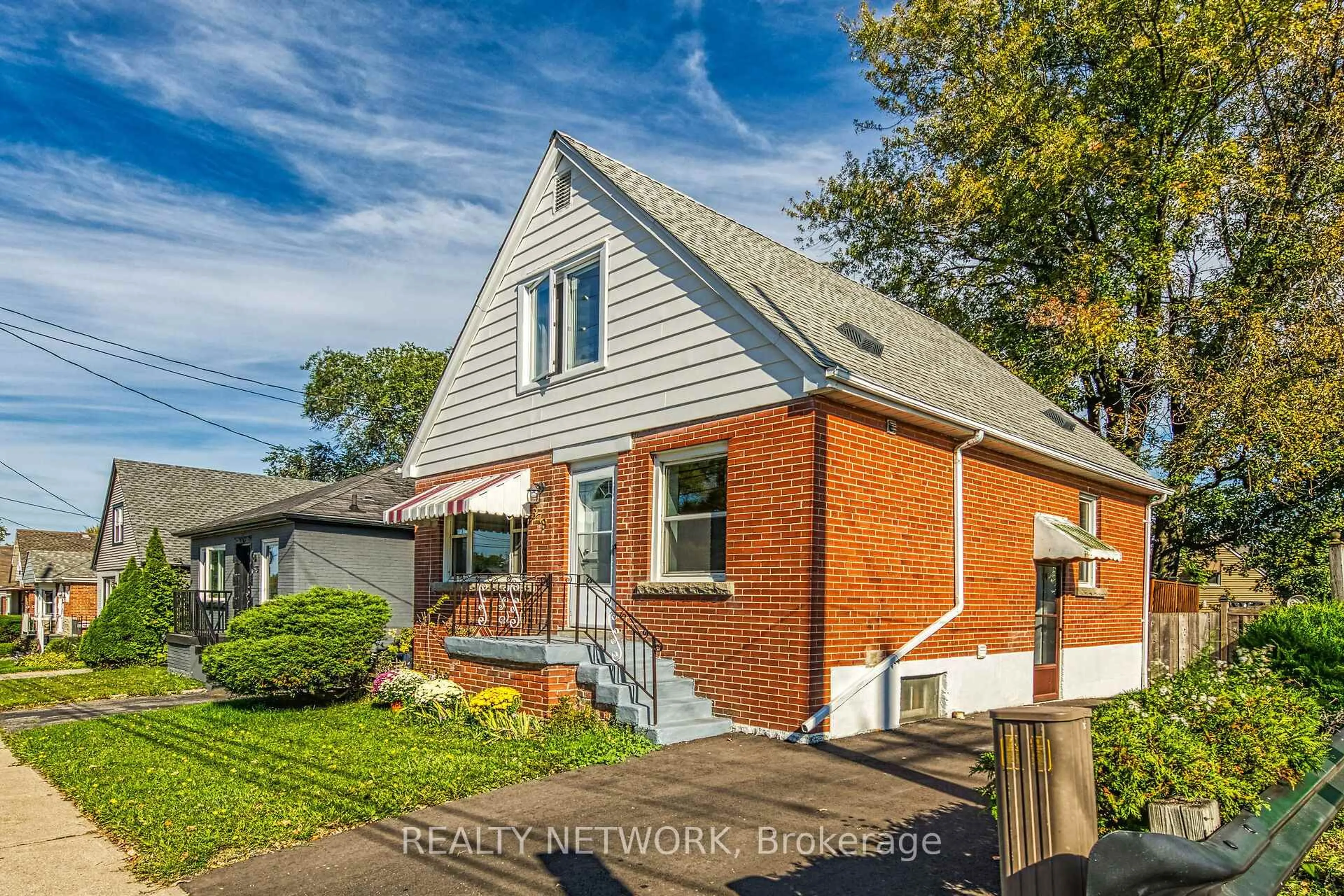 Home with brick exterior material, street for 579 Upper Sherman Ave, Hamilton Ontario L8V 3L9