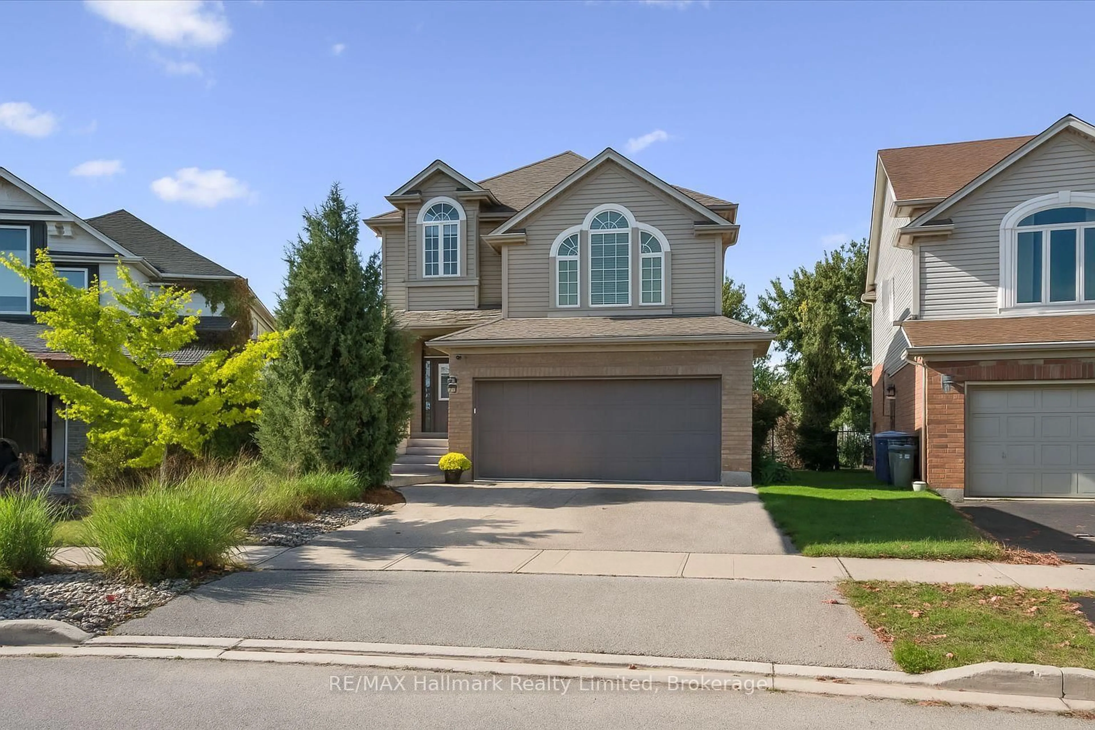 Home with vinyl exterior material, street for 11 Peer Dr, Guelph Ontario N1C 1G9