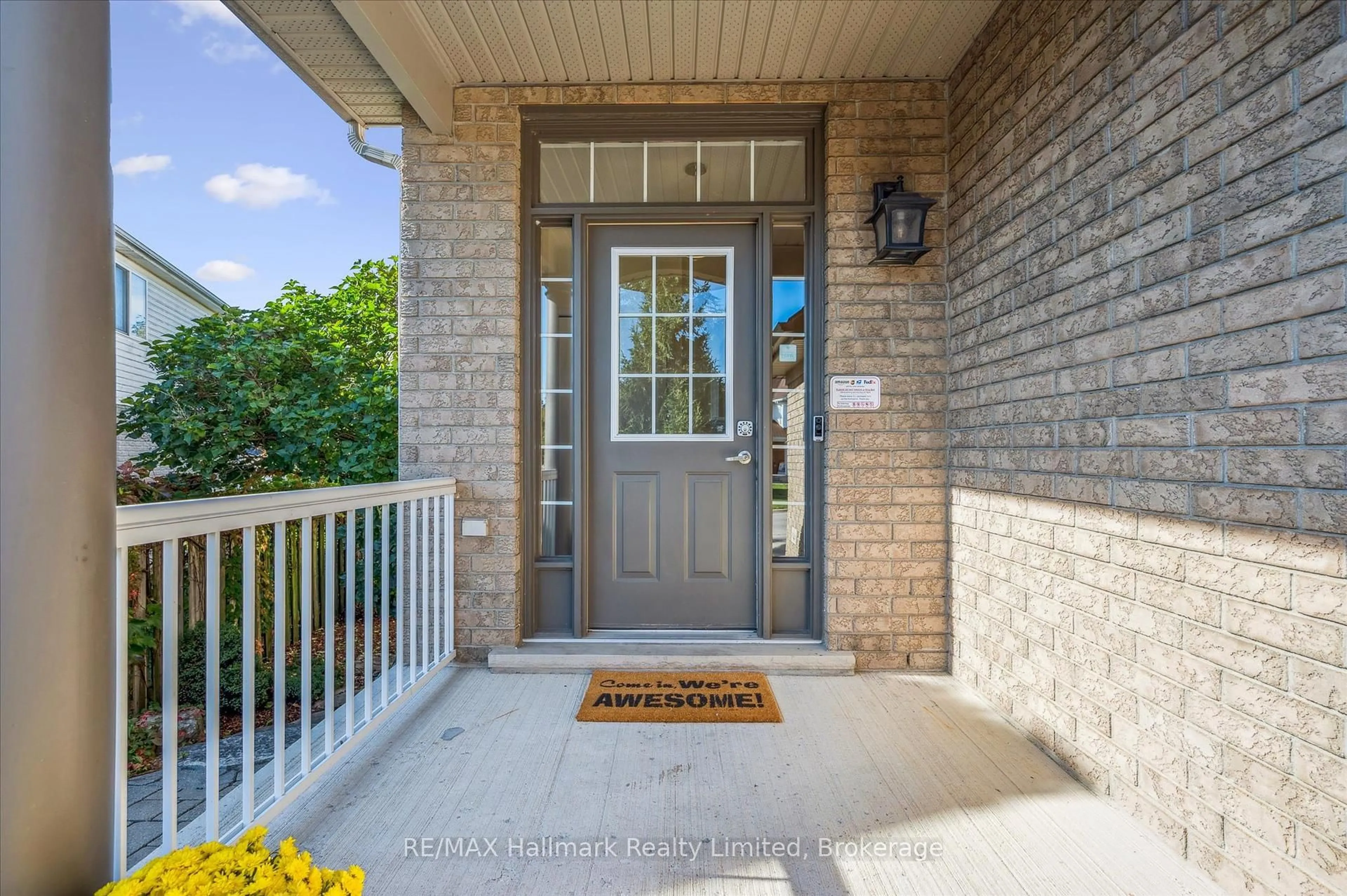 Indoor entryway for 11 Peer Dr, Guelph Ontario N1C 1G9