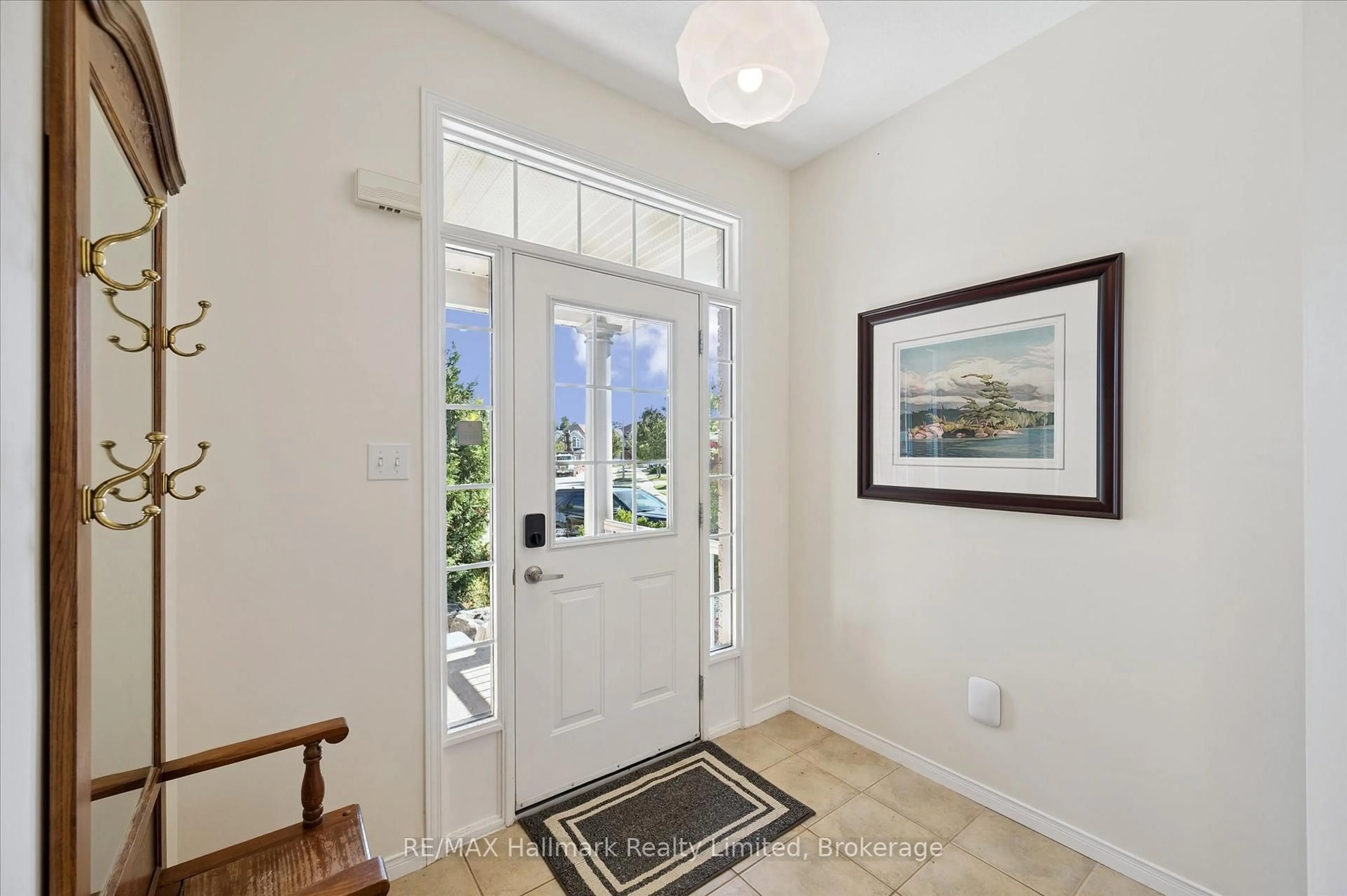 Indoor entryway for 11 Peer Dr, Guelph Ontario N1C 1G9