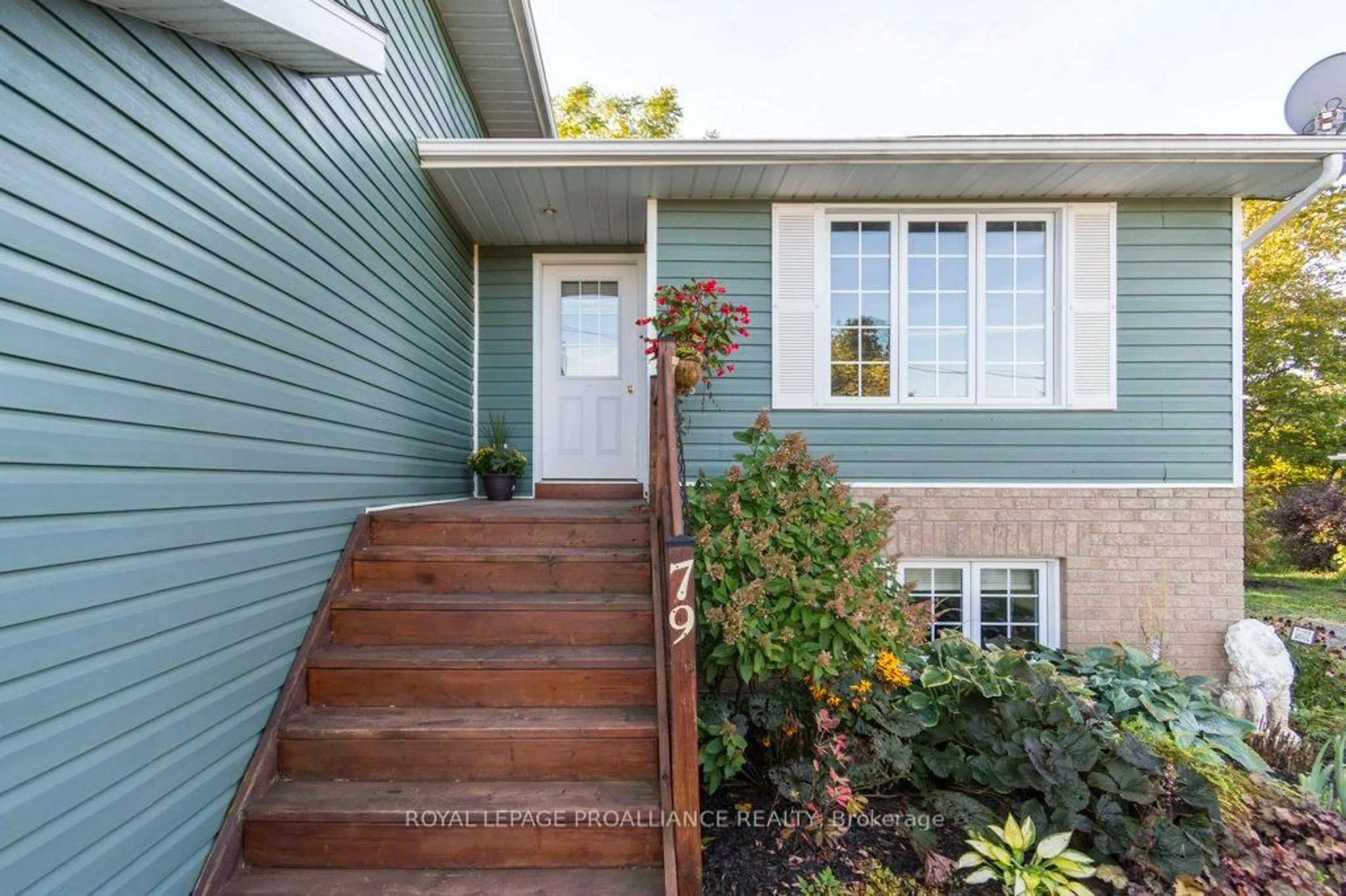 Home with vinyl exterior material, street for 79 Duncan St, Madoc Ontario K0K 2K0