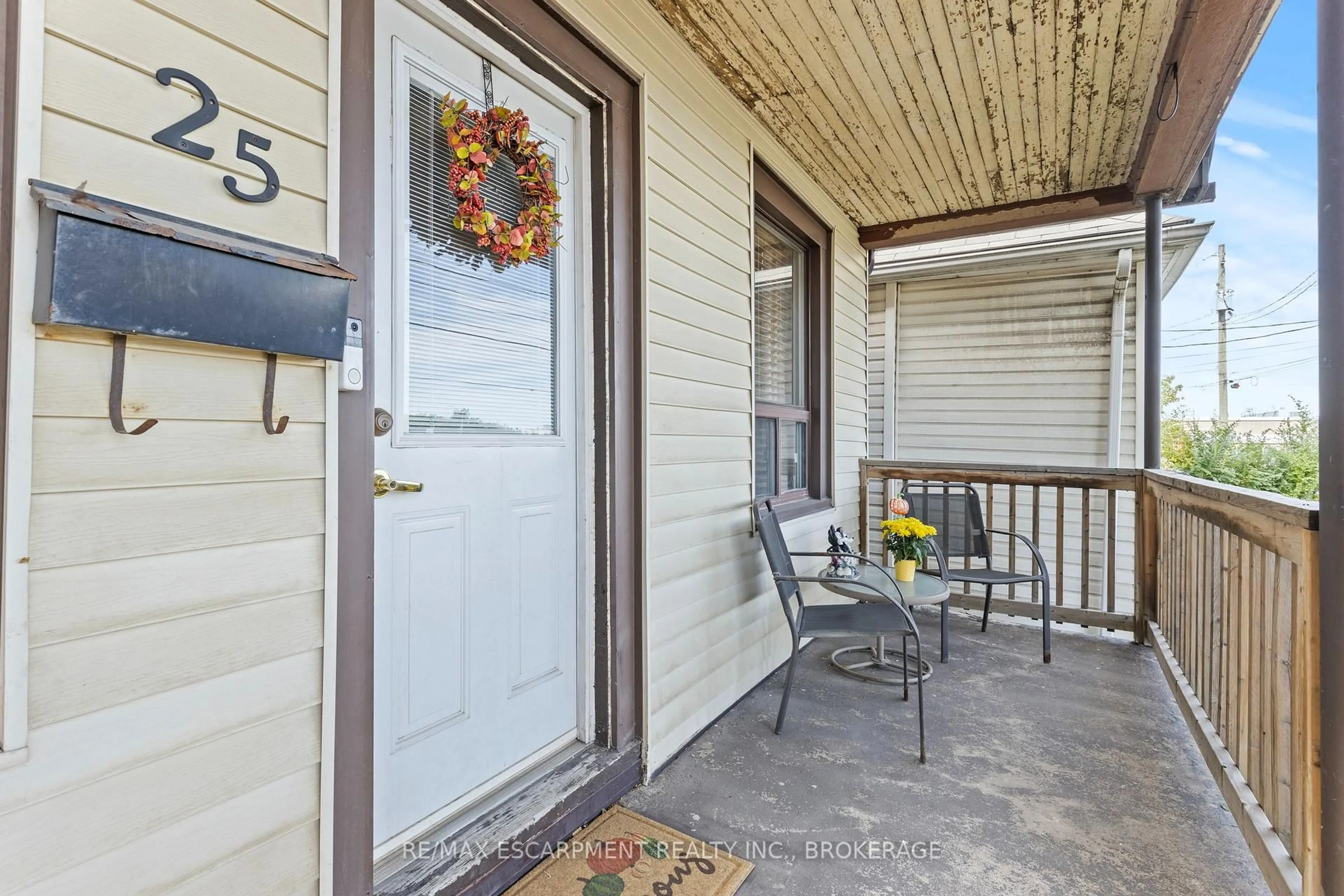 Unknown for 25 Mckinstry St, Hamilton Ontario L8L 6C2
