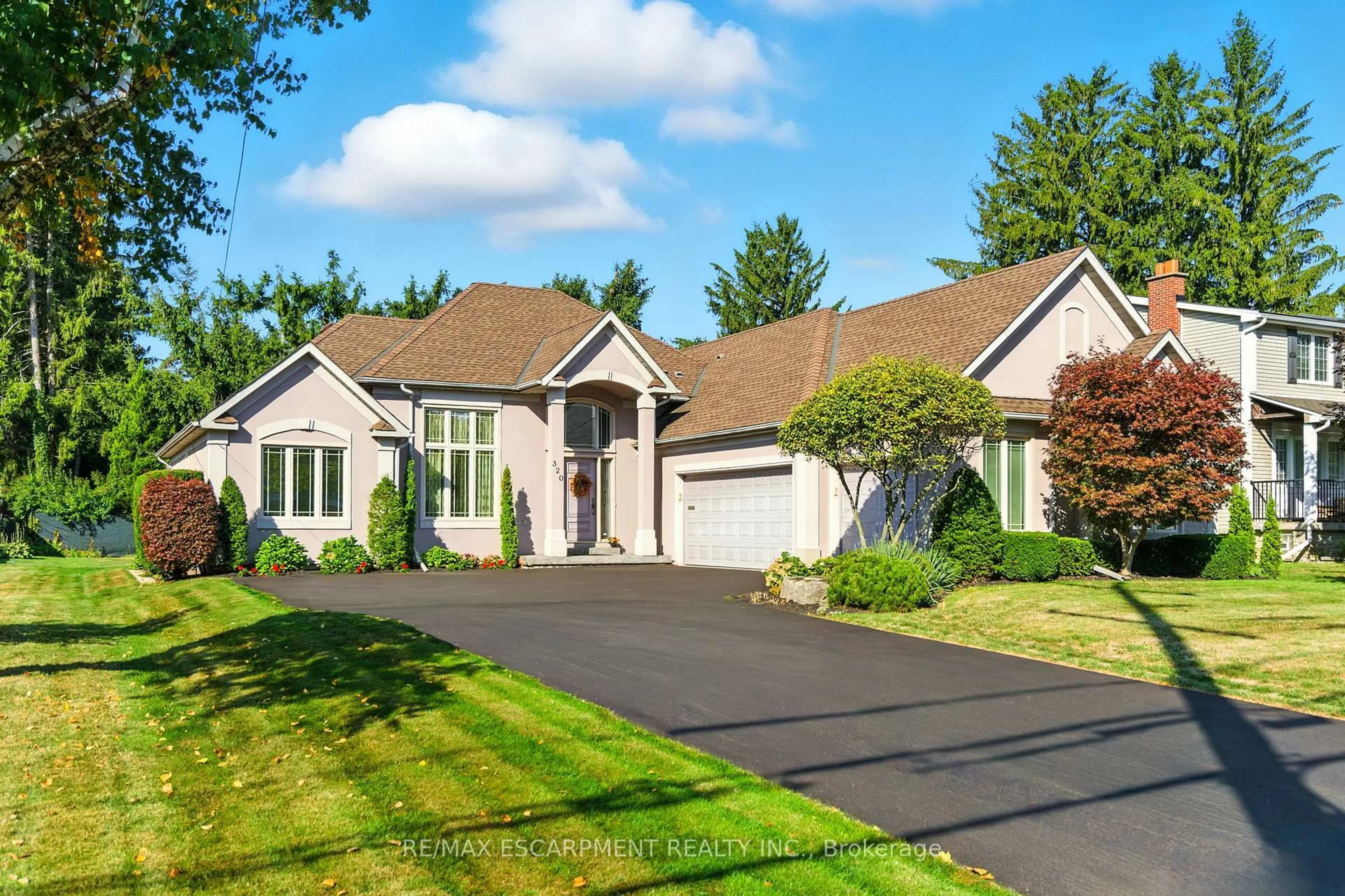 Home with vinyl exterior material, street for 320 Fiddler's Green Rd, Hamilton Ontario L9G 1X1