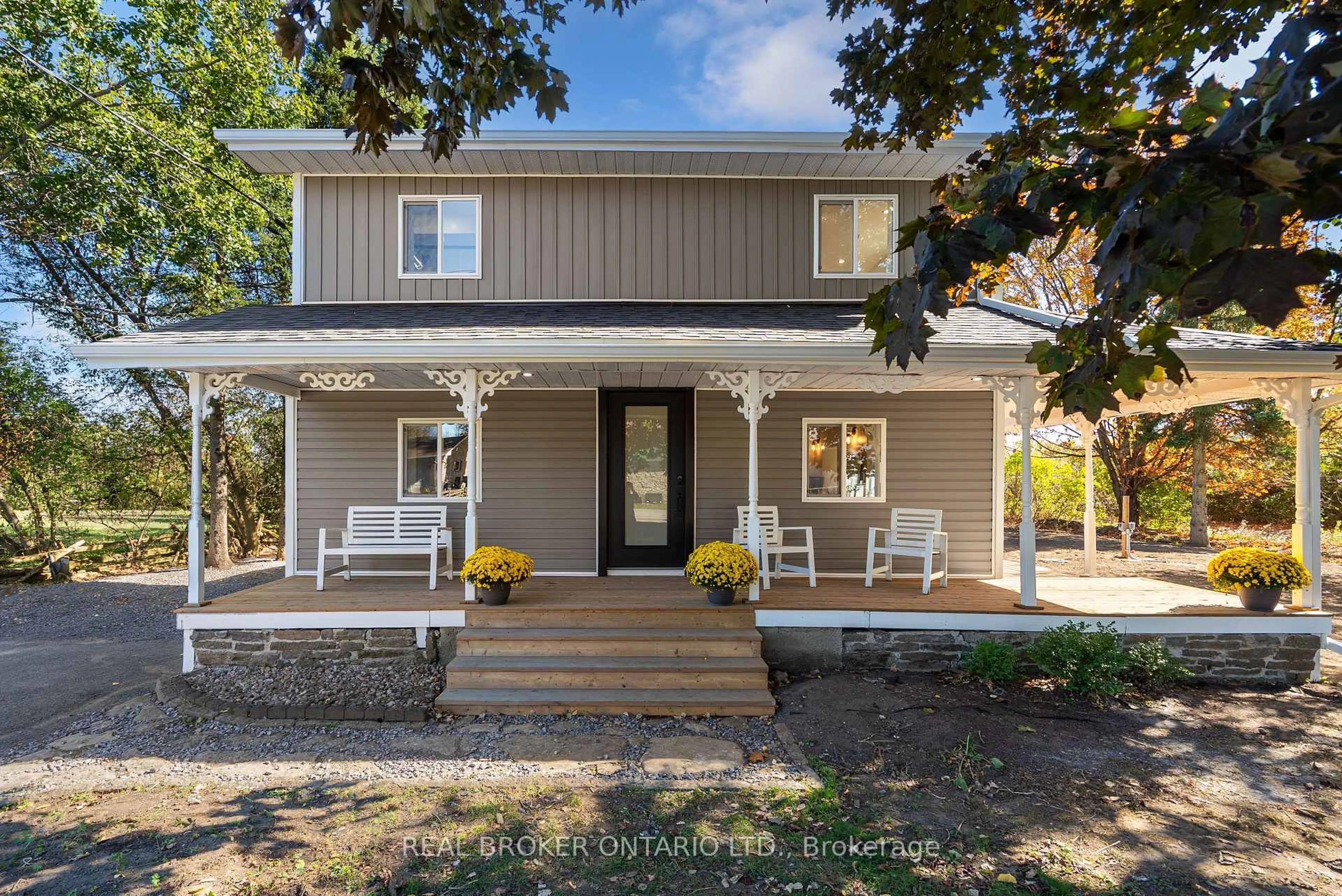 Home with vinyl exterior material, street for 151 Church St, Smiths Falls Ontario K7A 4S7