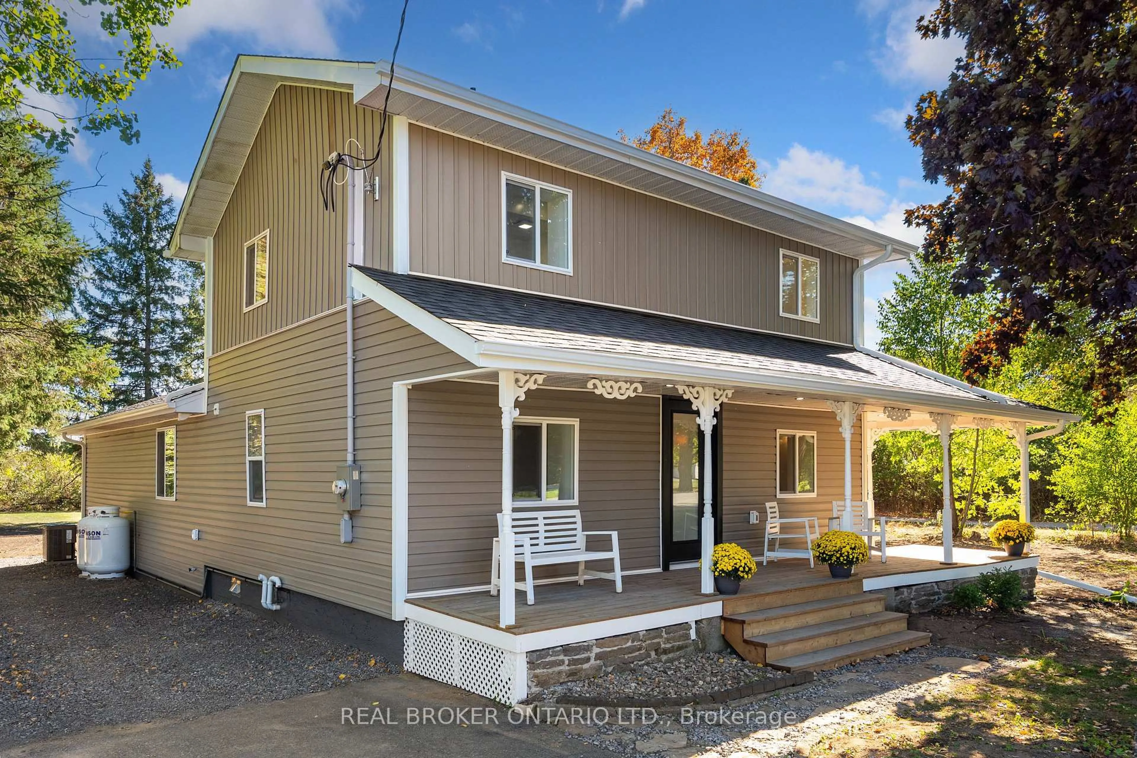 Home with vinyl exterior material, street for 151 Church St, Smiths Falls Ontario K7A 4S7