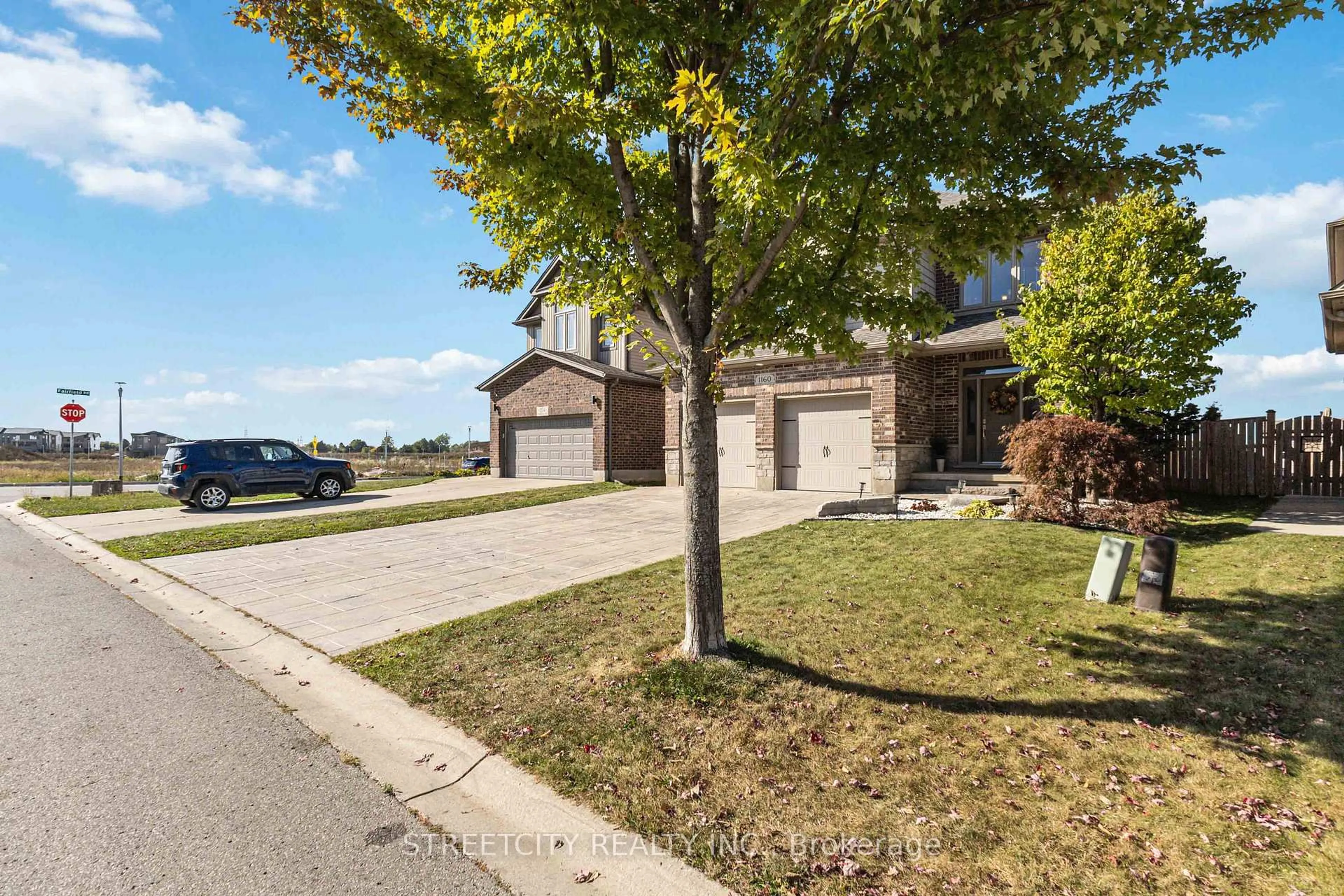 A pic from outside/outdoor area/front of a property/back of a property/a pic from drone, street for 1160 Cardinal Rd, London South Ontario N6M 0C3