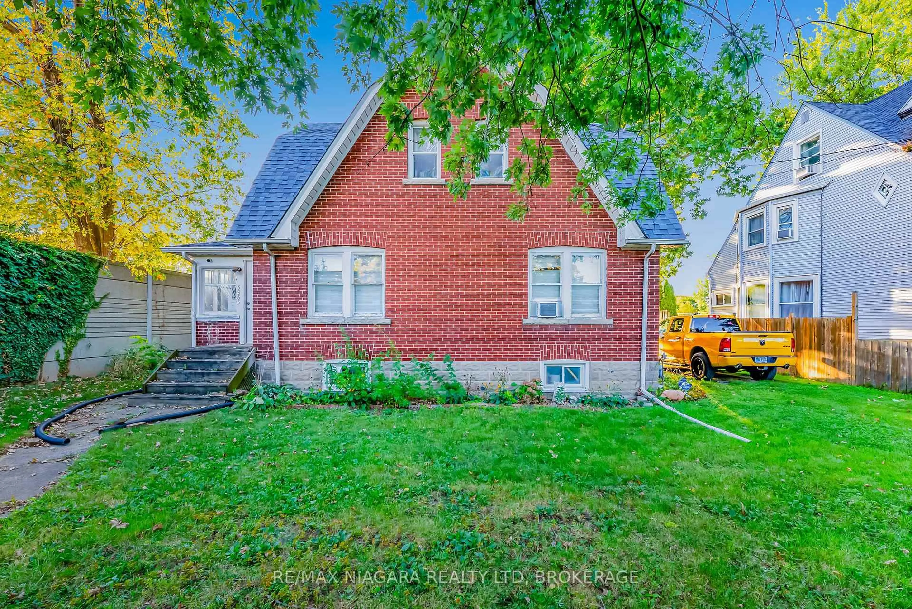 Home with brick exterior material, street for 5365 Portage Rd, Niagara Falls Ontario L2E 6B8