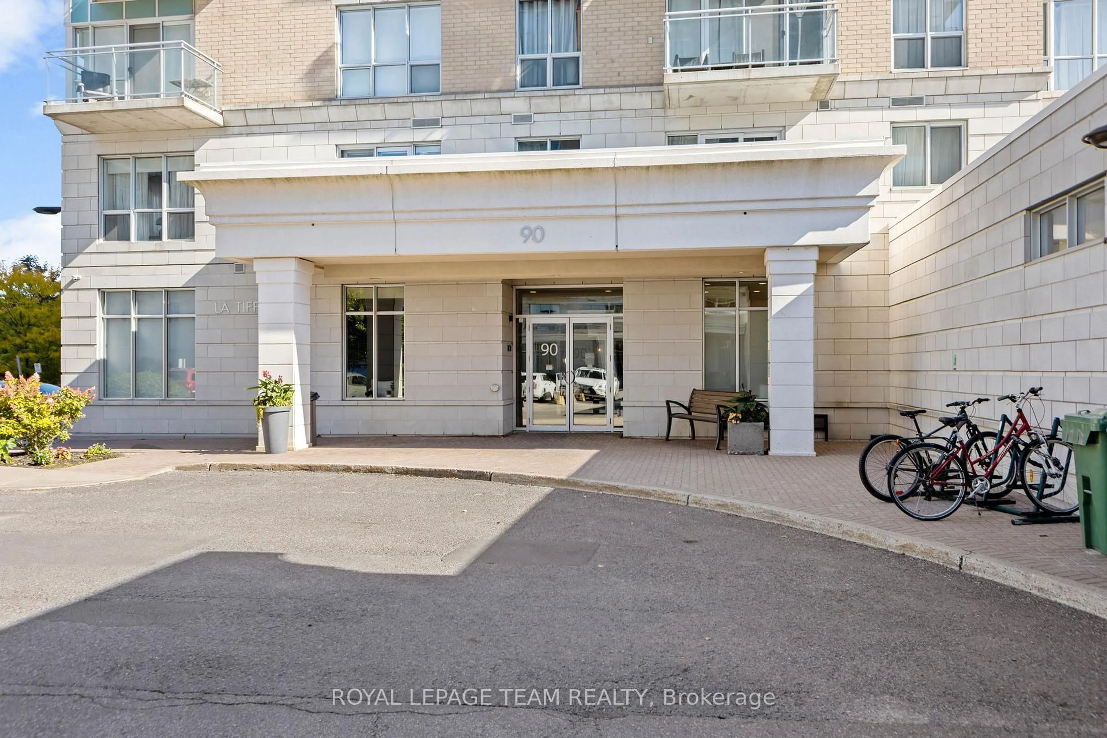 Unknown for 90 Landry St #306, Ottawa Ontario K1L 0A9