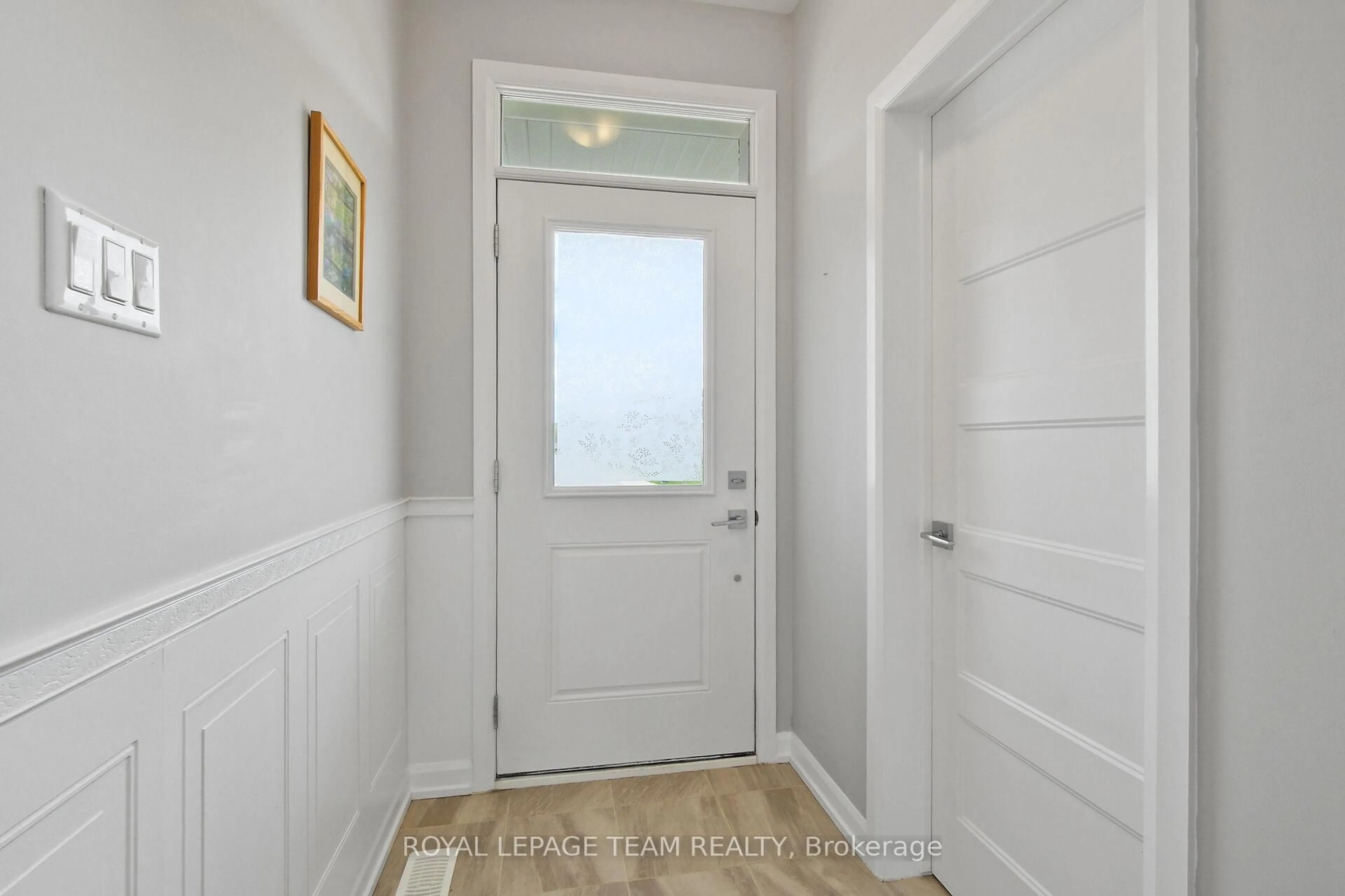 Indoor entryway for 240 Boyd St, Carleton Place Ontario K7C 0H3