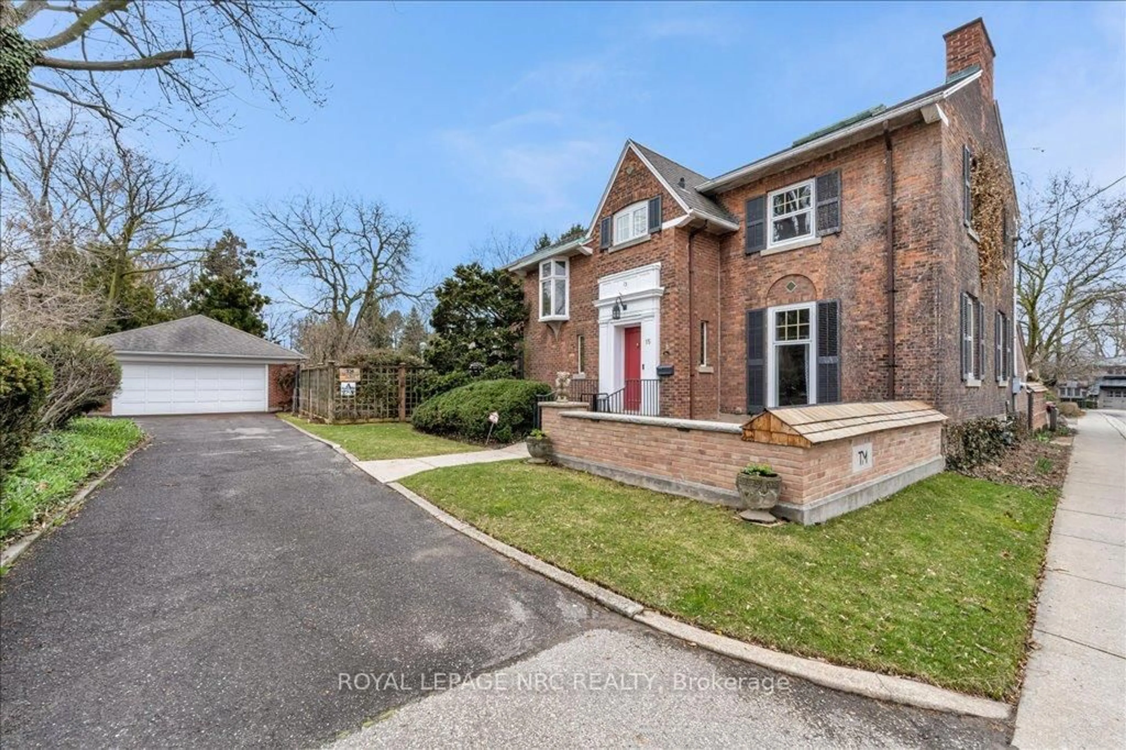 Unknown for 15 Trafalgar St, St. Catharines Ontario L2R 3L9