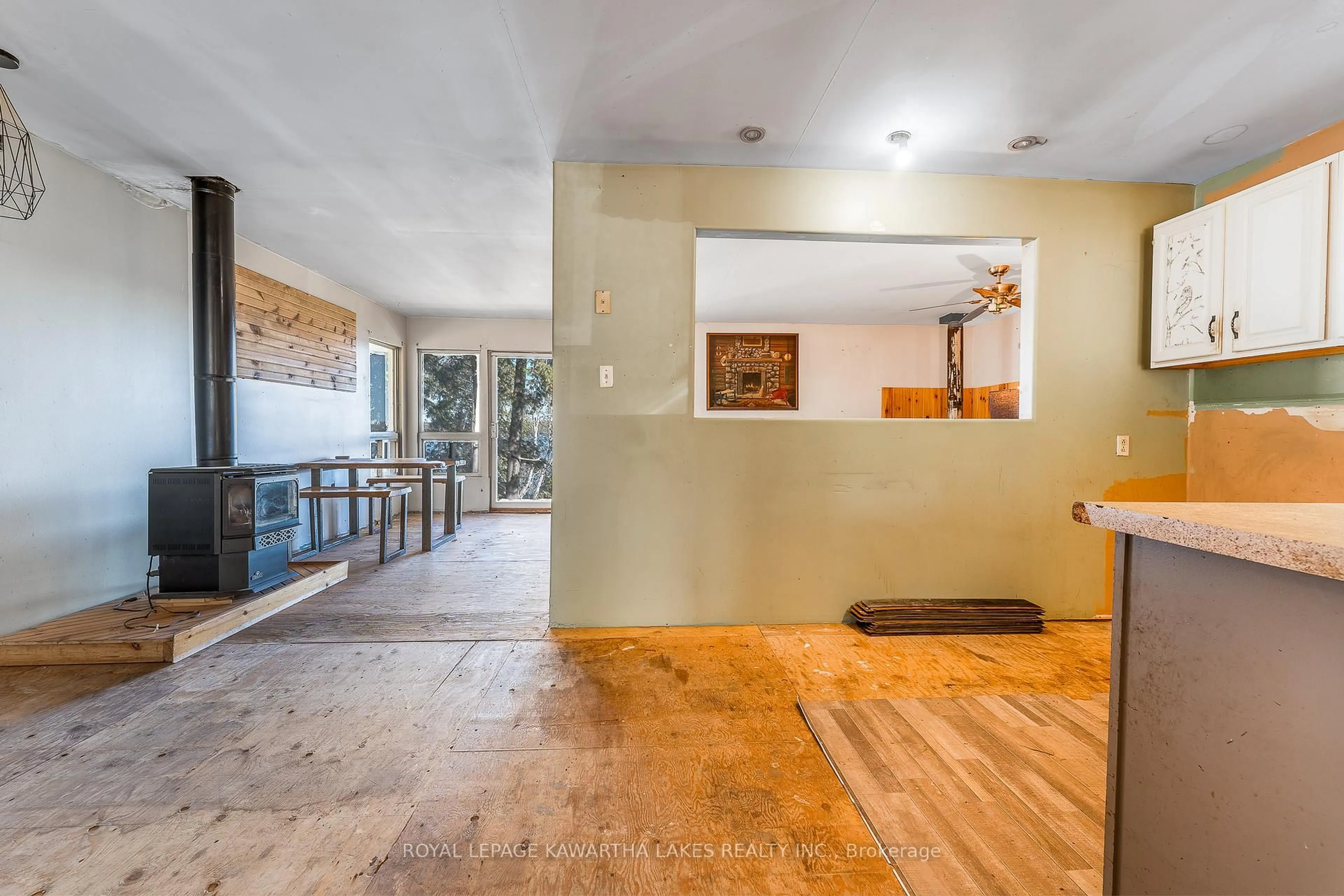 Indoor foyer for 152 Griffin Dr, Kawartha Lakes Ontario K0M 1K0