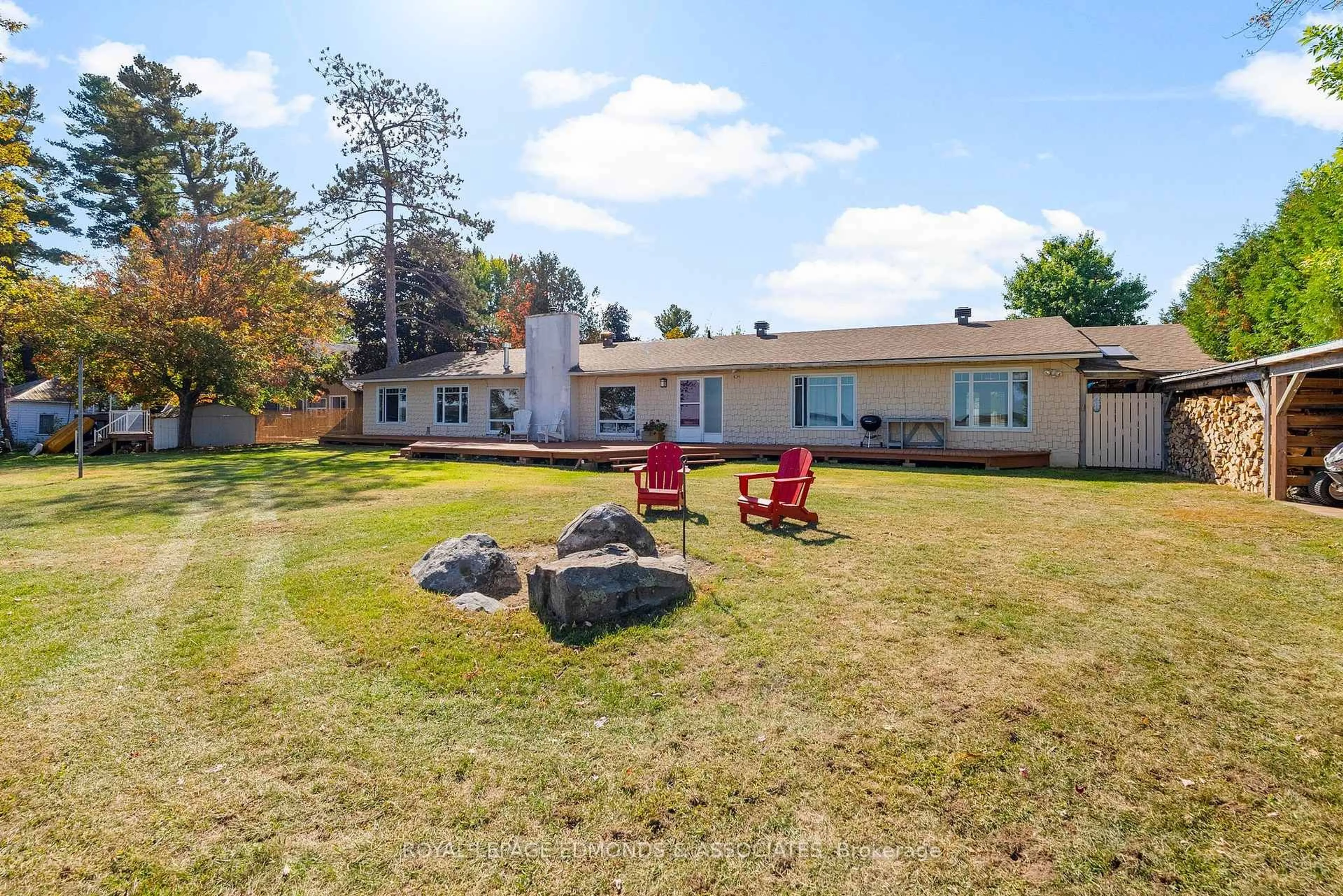 Patio, mountain view for 1227 Burns Dr, Pembroke Ontario K8A 7M9