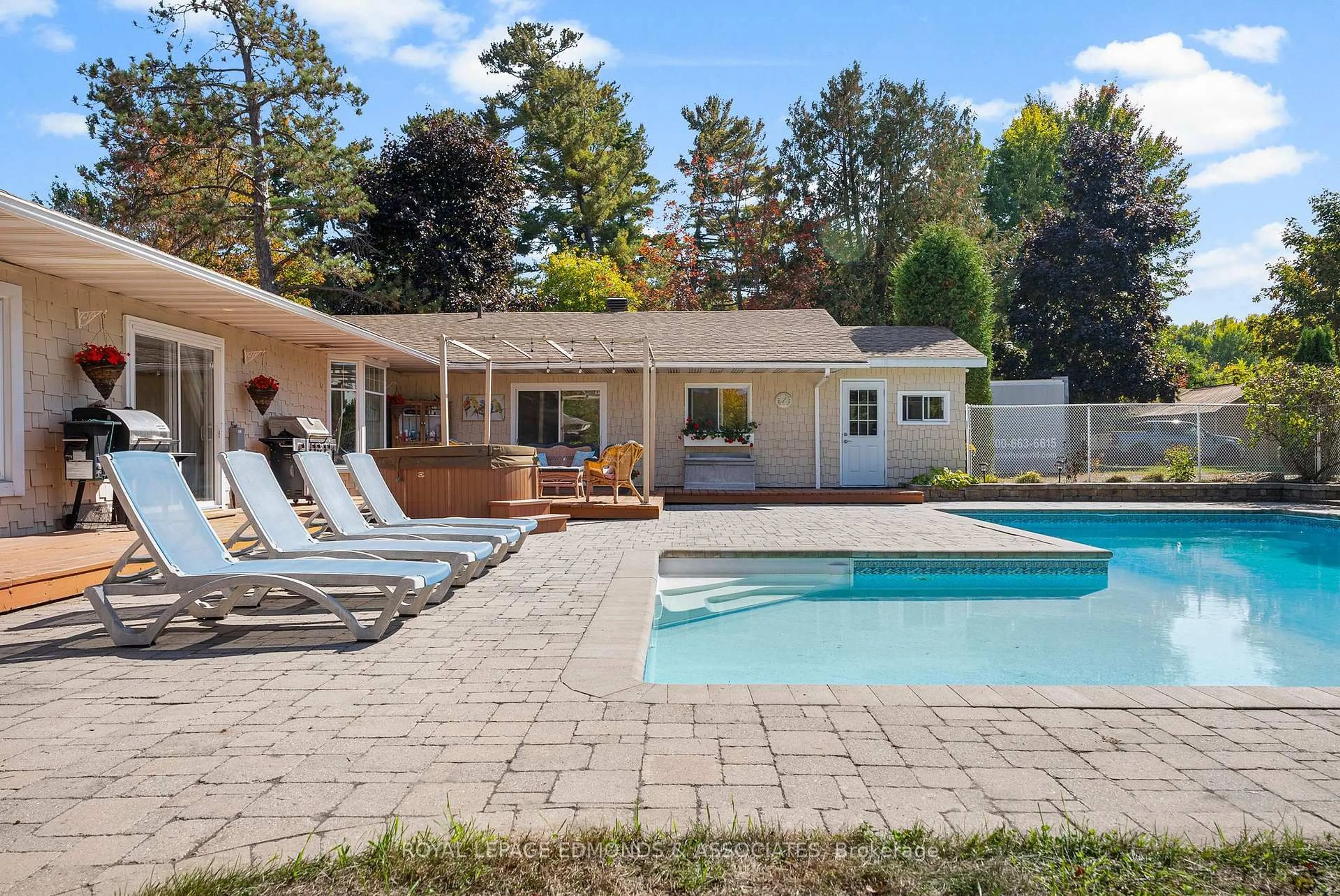 Pool for 1227 Burns Dr, Pembroke Ontario K8A 7M9