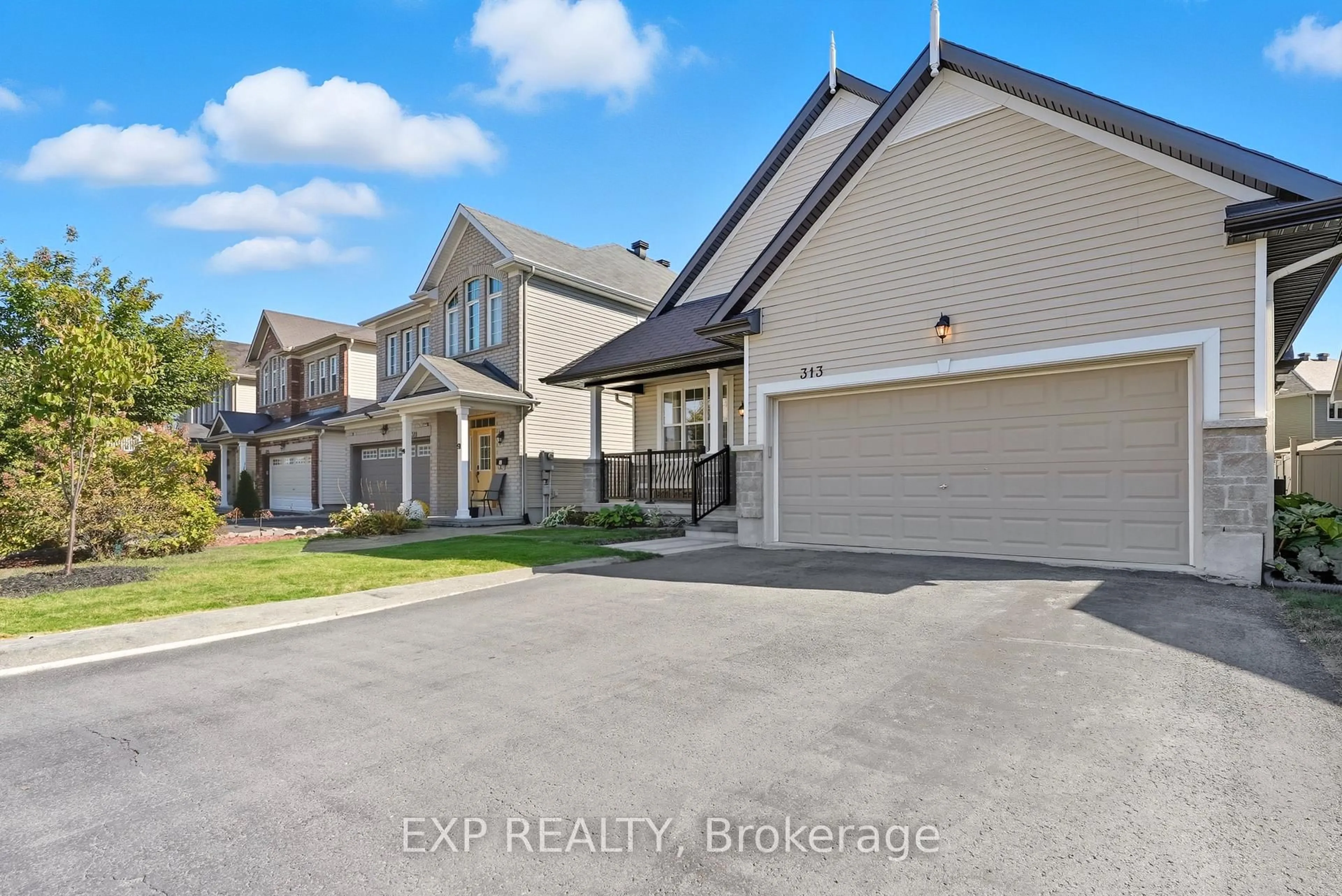 A pic from outside/outdoor area/front of a property/back of a property/a pic from drone, street for 313 Bobolink Rdge, Ottawa Ontario K2V 0B1