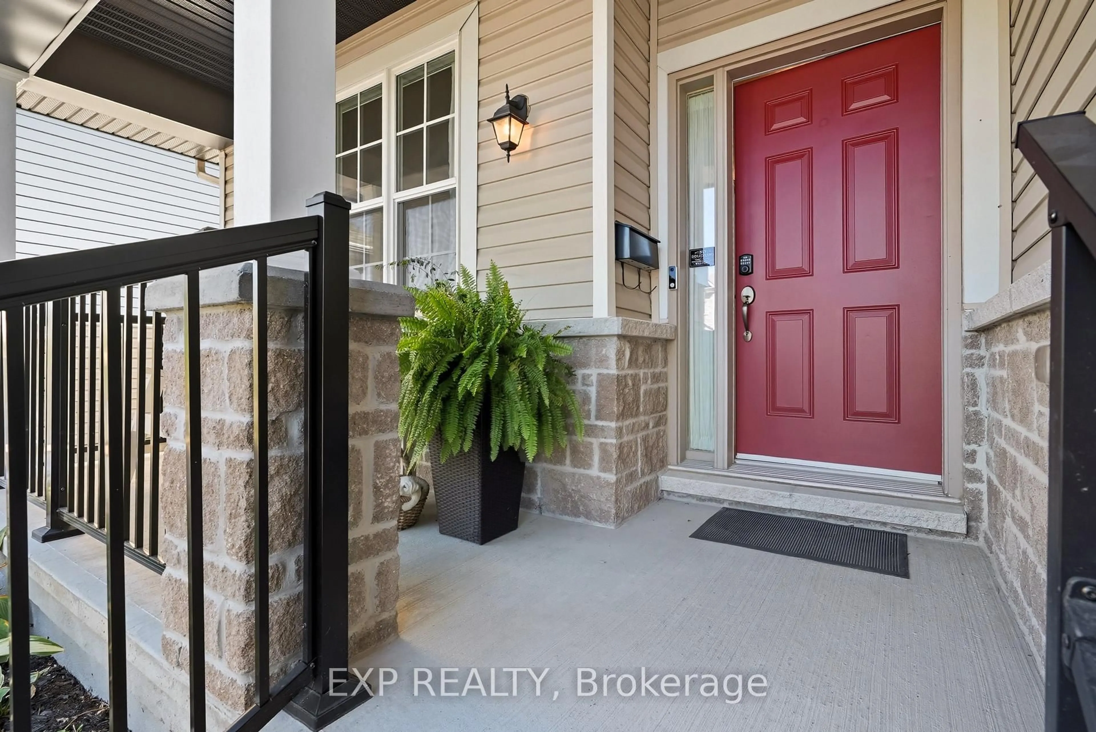 Indoor entryway for 313 Bobolink Rdge, Ottawa Ontario K2V 0B1