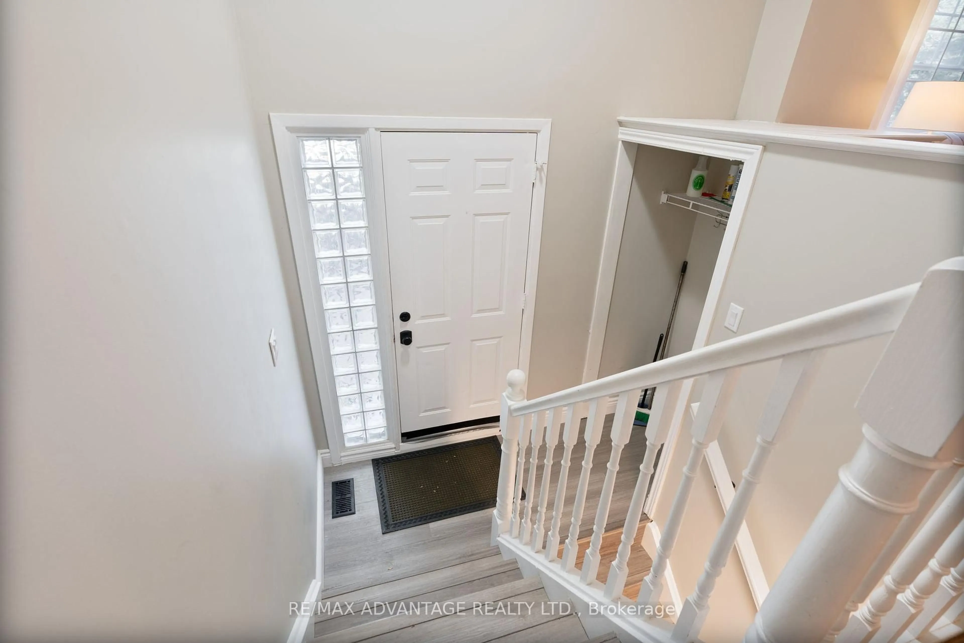 Indoor entryway for 621 Cranbrook Rd #8, London South Ontario N6K 2Y4