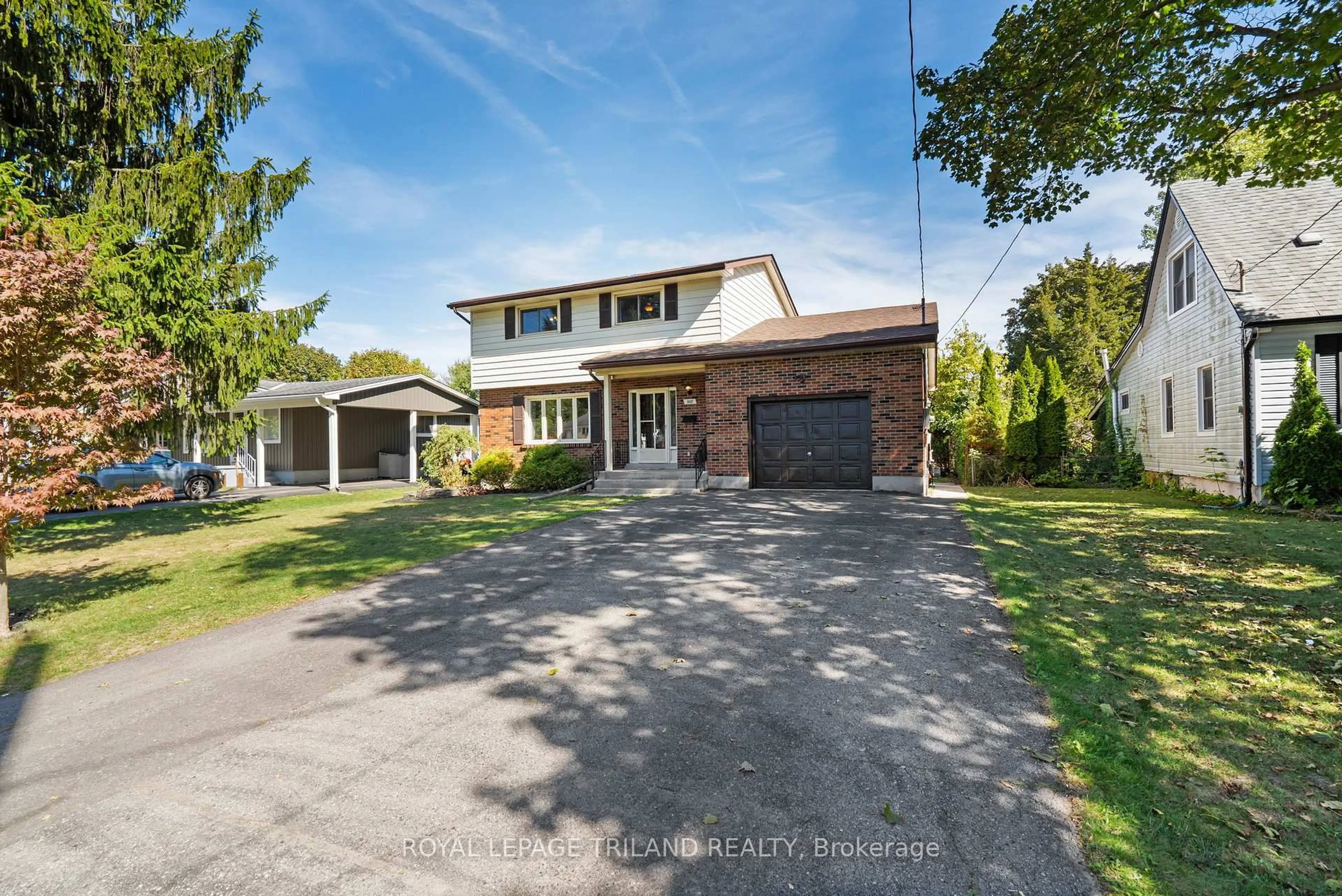A pic from outside/outdoor area/front of a property/back of a property/a pic from drone, street for 368 Kenmore Pl, London East Ontario N5Y 1V2