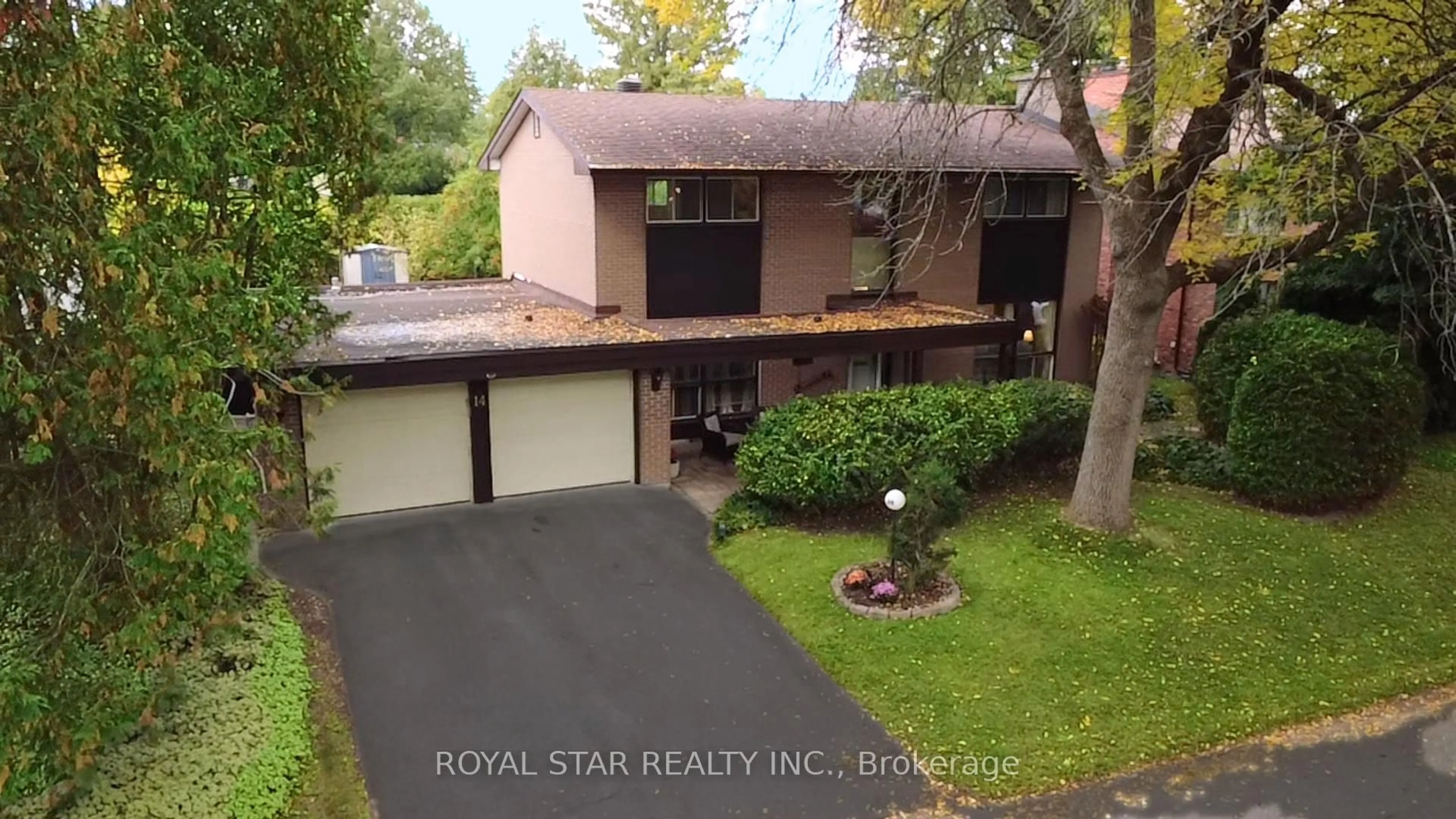 A pic from outside/outdoor area/front of a property/back of a property/a pic from drone, street for 14 Pentland Cres, Ottawa Ontario K2K 1V5