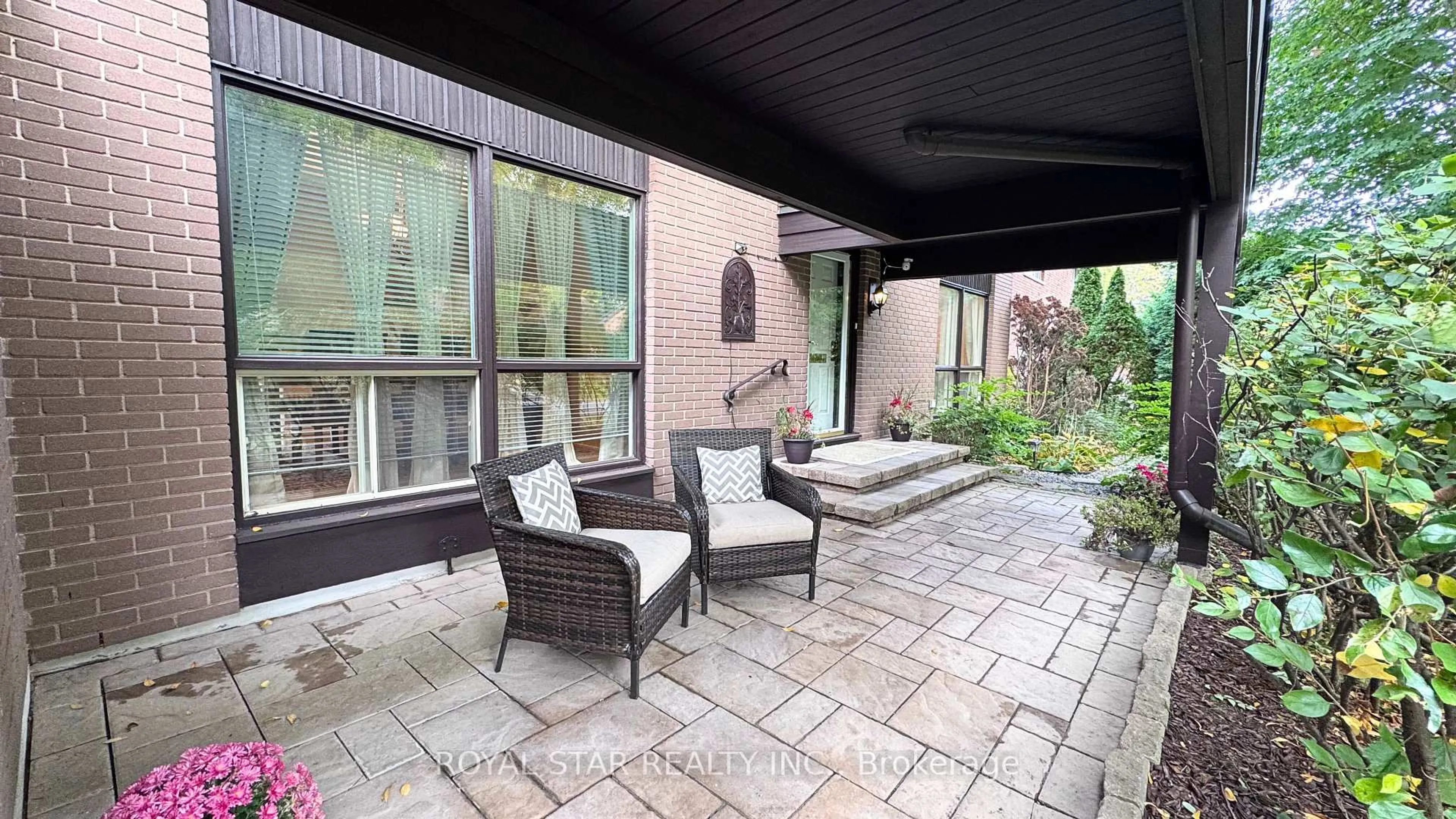 Patio, street for 14 Pentland Cres, Ottawa Ontario K2K 1V5