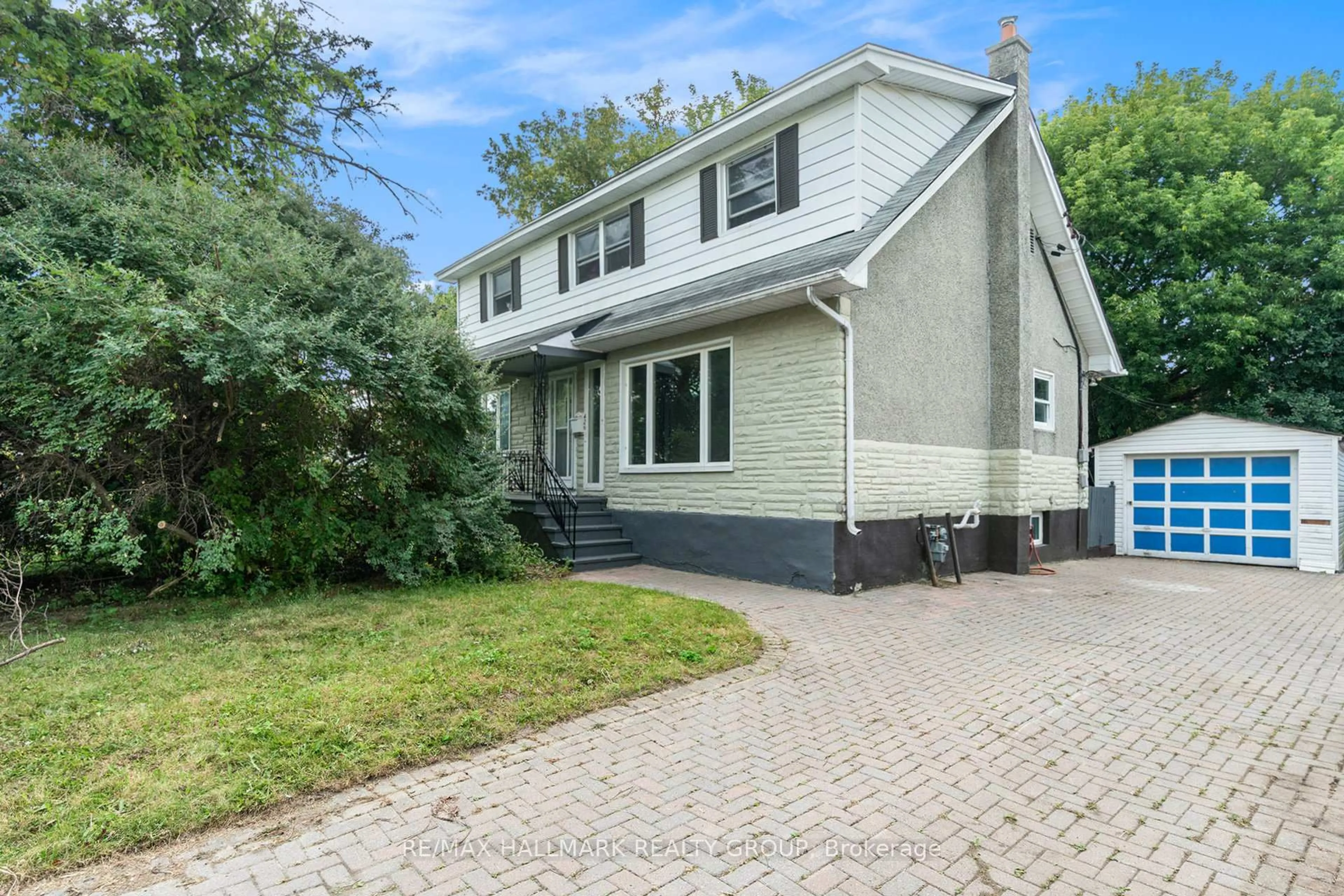 Home with vinyl exterior material, street for 426 Blake Blvd, Ottawa Ontario K1K 1B1