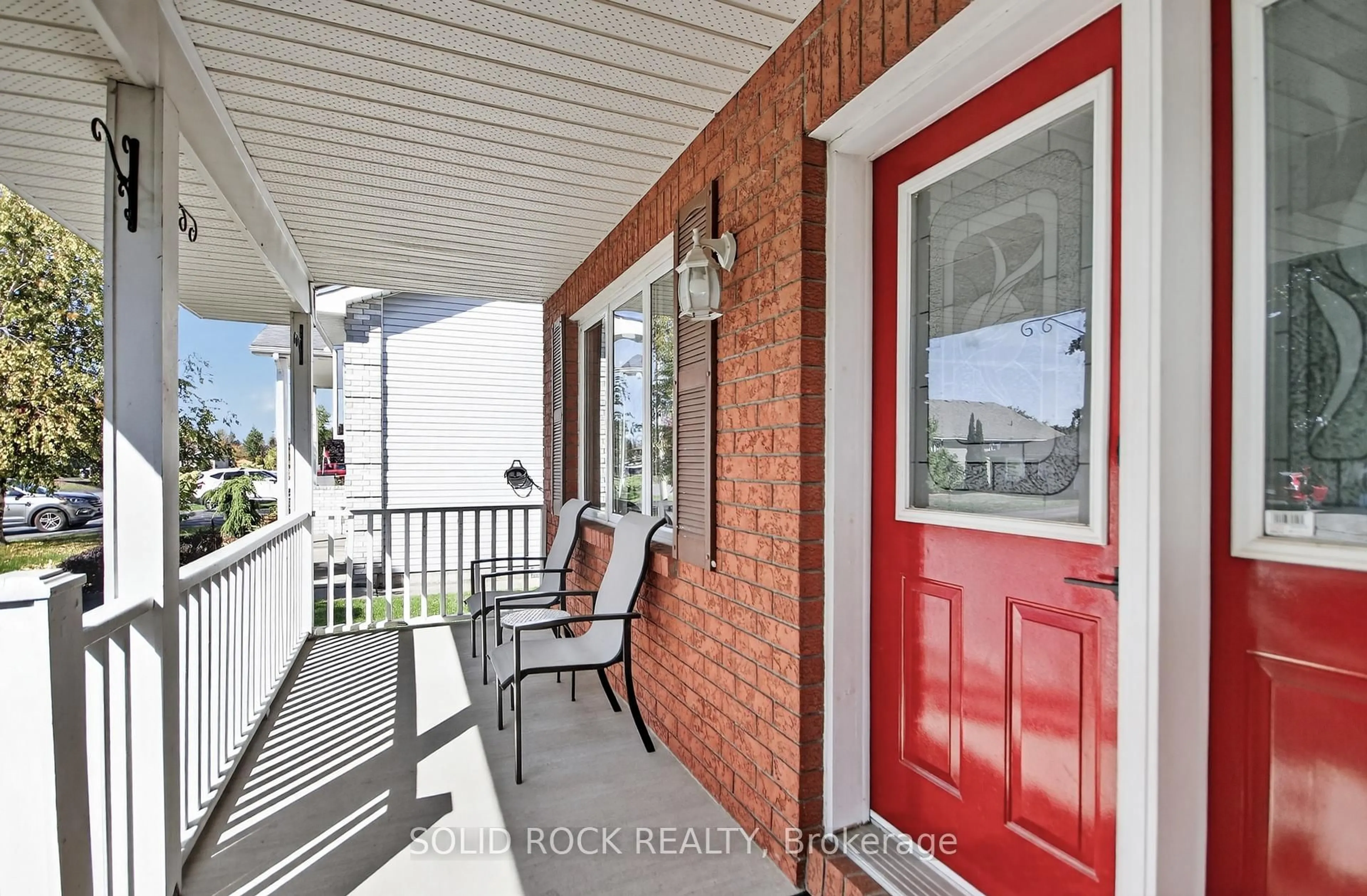 Indoor entryway for 54 ROWAN Dr, South Dundas Ontario K0C 1X0