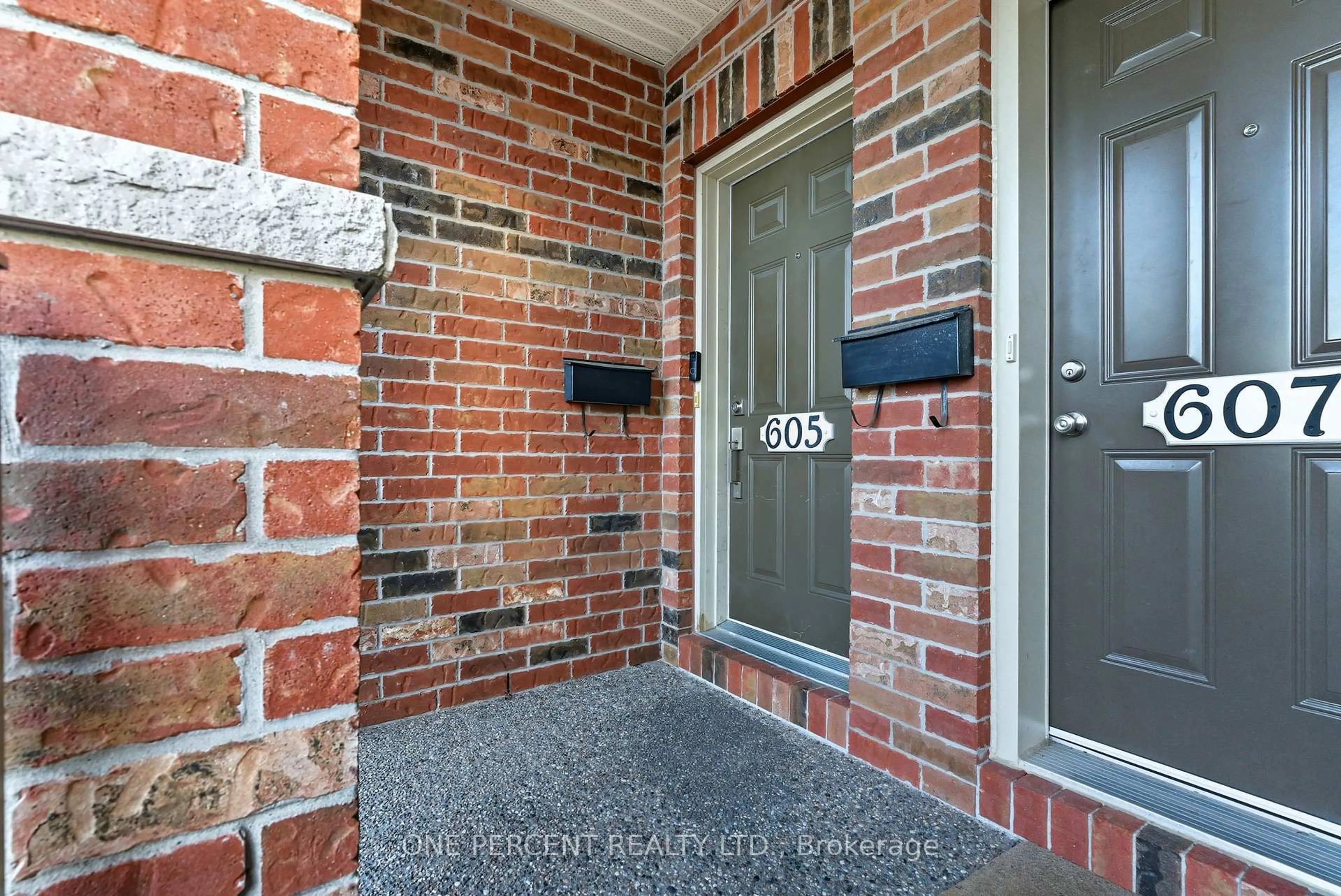 Indoor entryway for 605 Reardon Private, Ottawa Ontario K1V 2K9