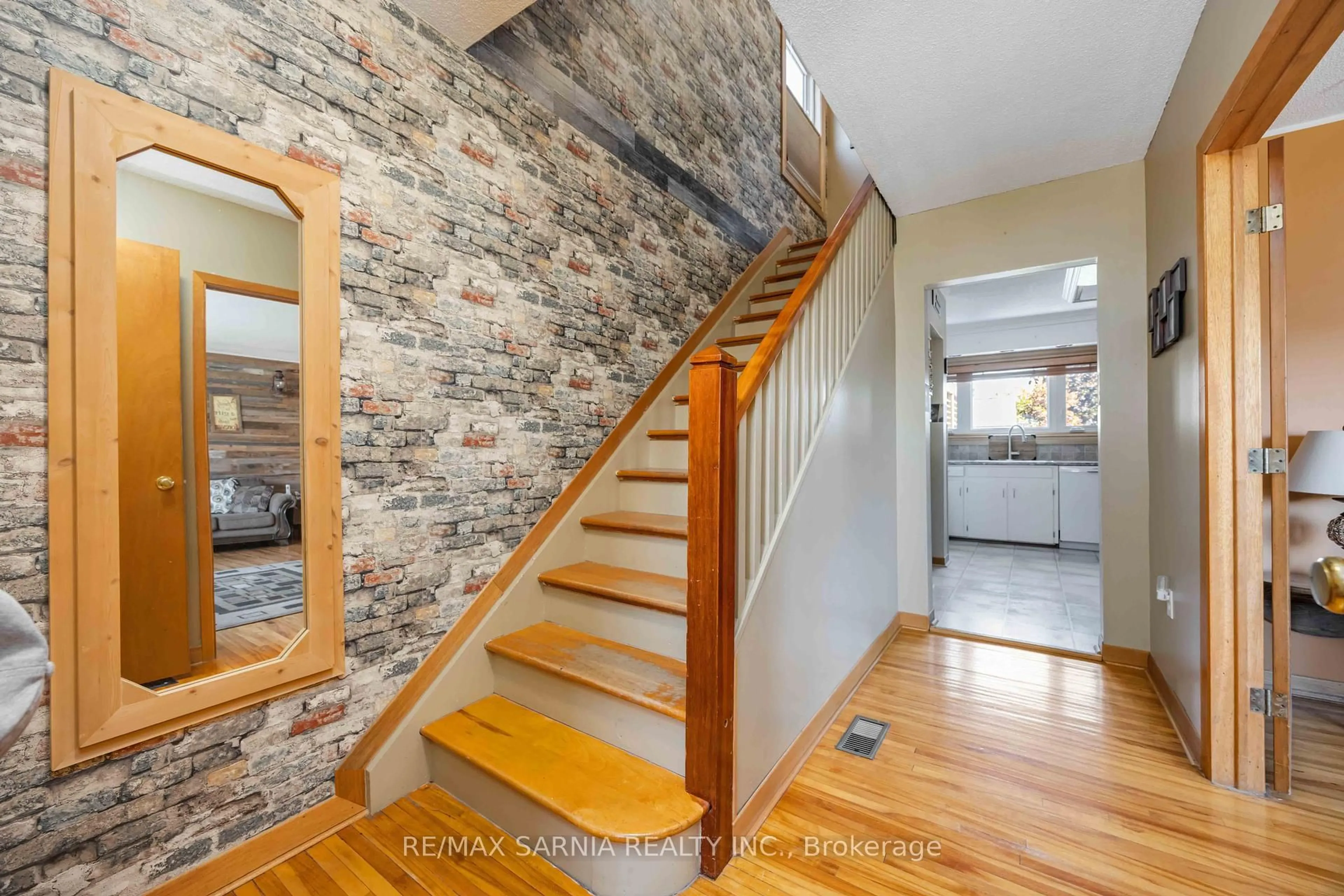 Indoor entryway for 89 MACNAB St, Lambton Shores Ontario N0N 1J0