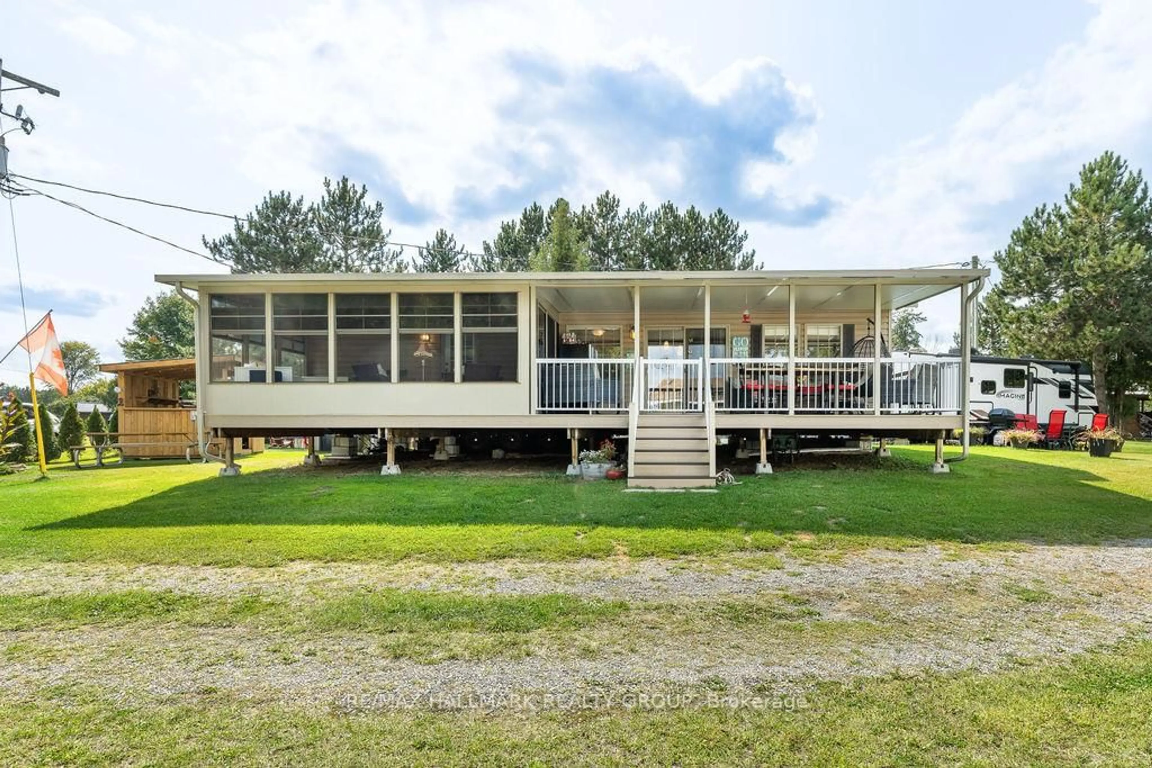 Home with vinyl exterior material, unknown for 276 White Cedars Rd, Eganville Ontario K0J 1T0