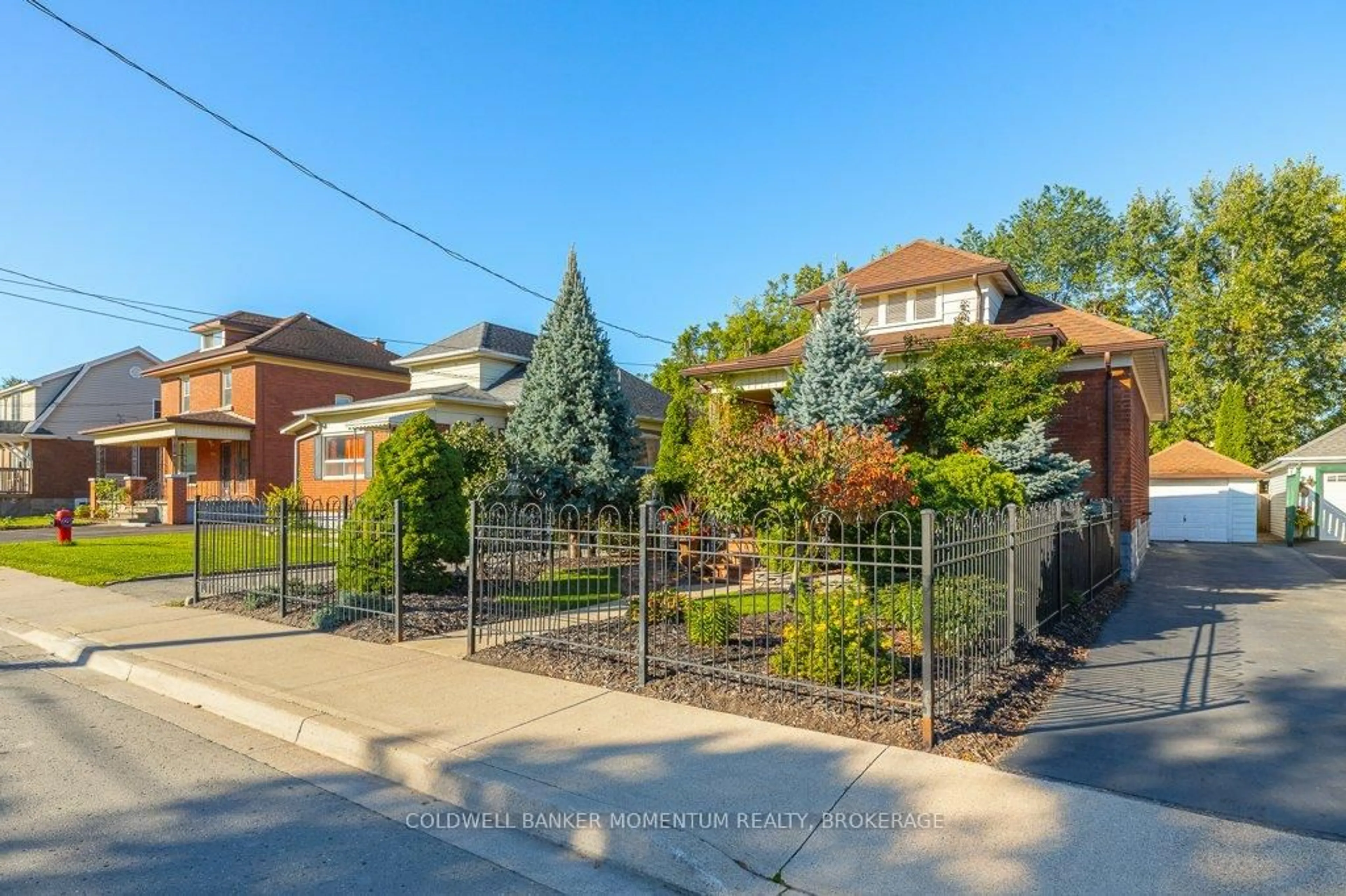 A pic from outside/outdoor area/front of a property/back of a property/a pic from drone, street for 4447 Second Ave, Niagara Falls Ontario L2E 4H1