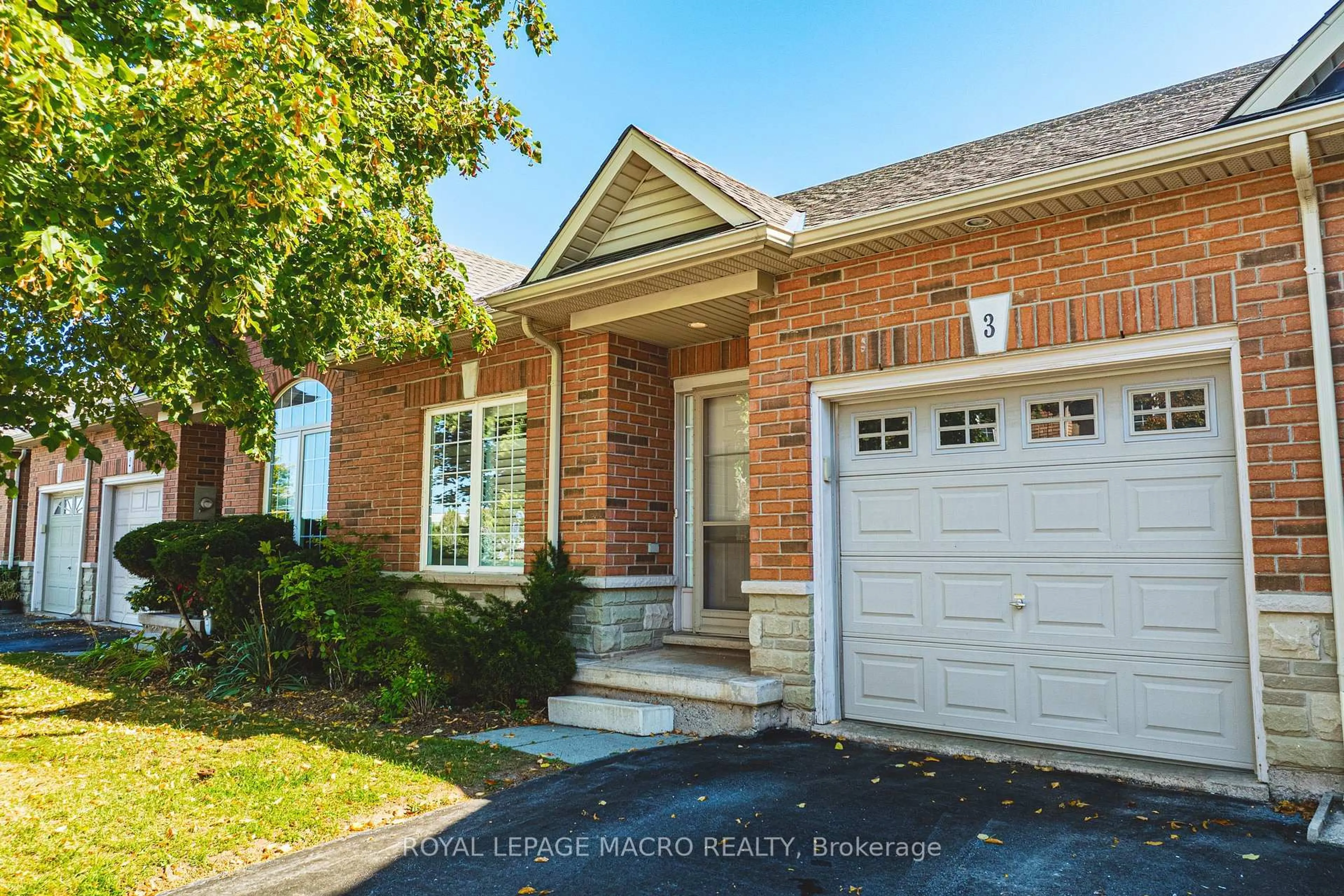 Home with brick exterior material, street for 163 Livingston Ave #3, Grimsby Ontario L3M 5S8