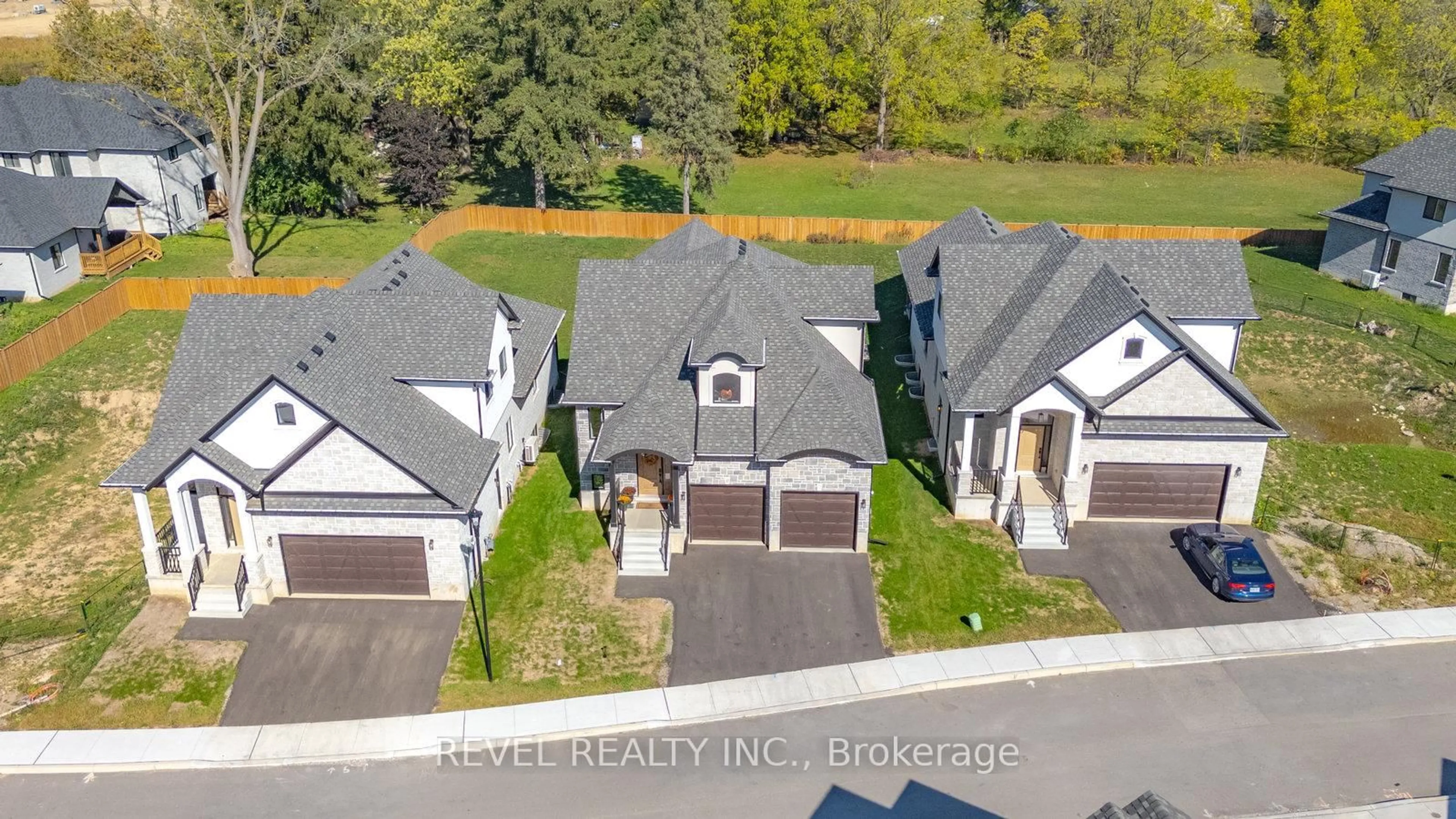 A pic from outside/outdoor area/front of a property/back of a property/a pic from drone, street for 242 Mount Pleasant St #17, Brantford Ontario N3T 1V1