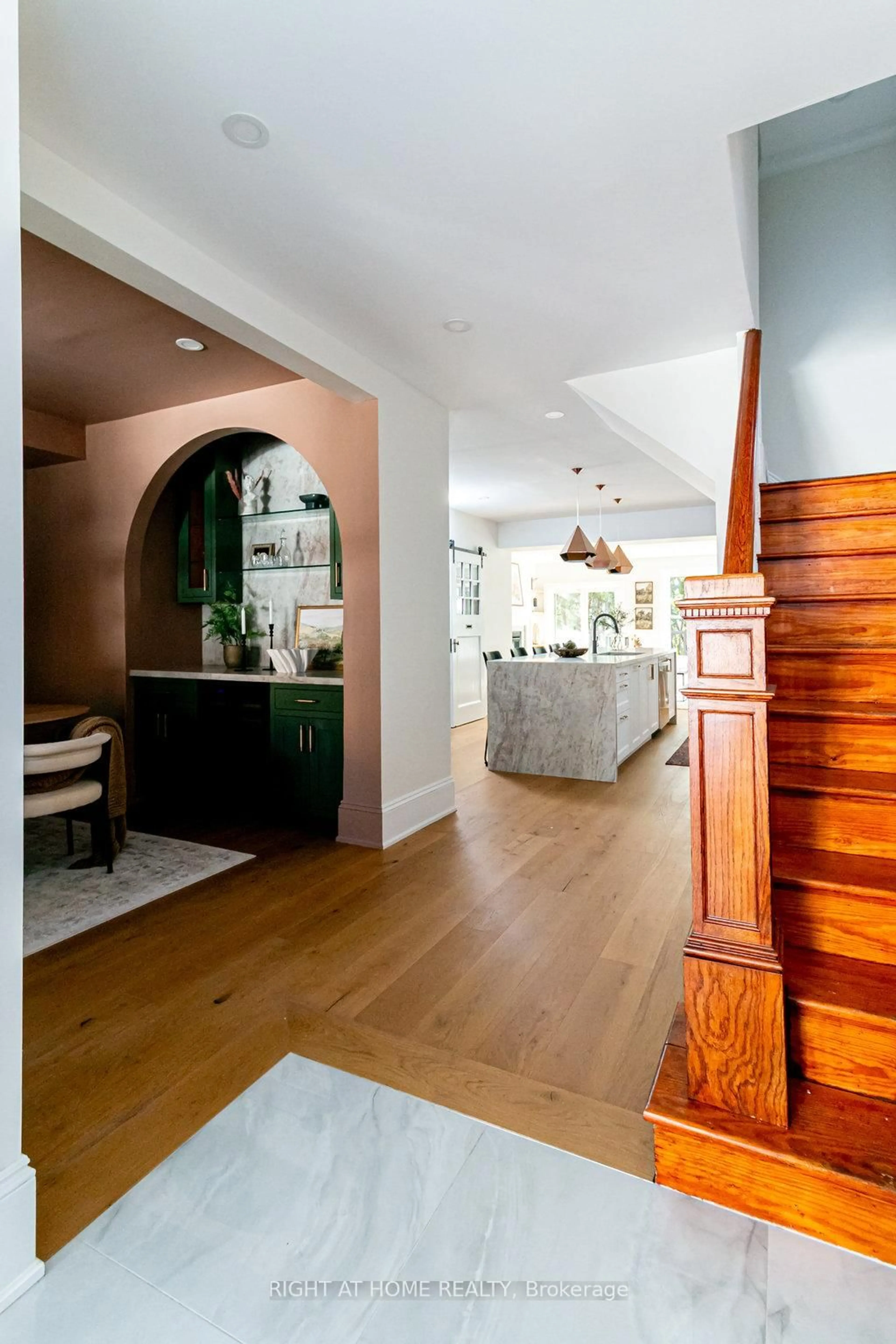 Indoor entryway for 24 Strathcona Ave, Hamilton Ontario L8P 4H9