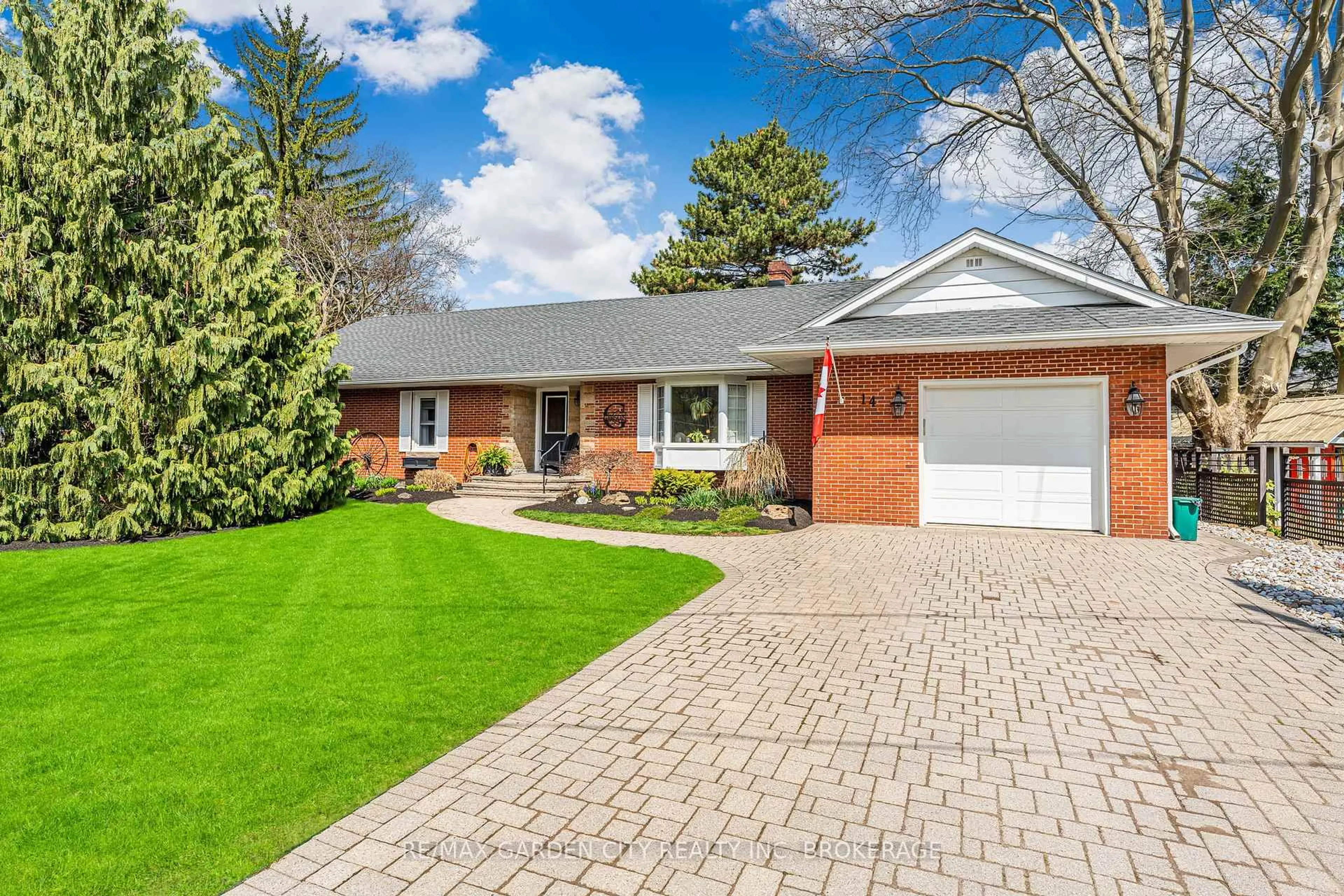 Home with brick exterior material, street for 14 Peachtree Pkwy, Pelham Ontario L0S 1E0