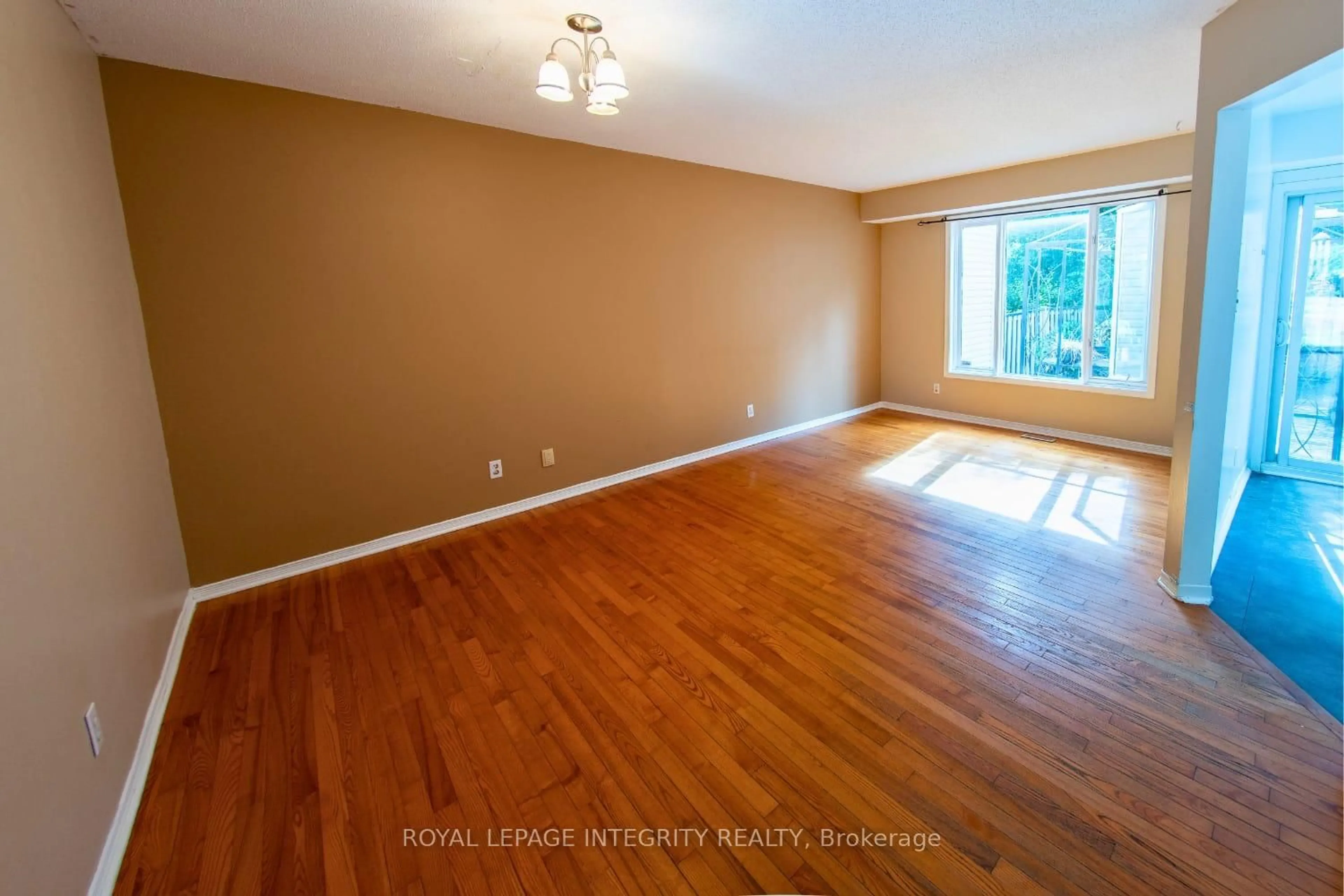 A pic of a room for 242 Beatrice Dr, Ottawa Ontario K2J 4P1
