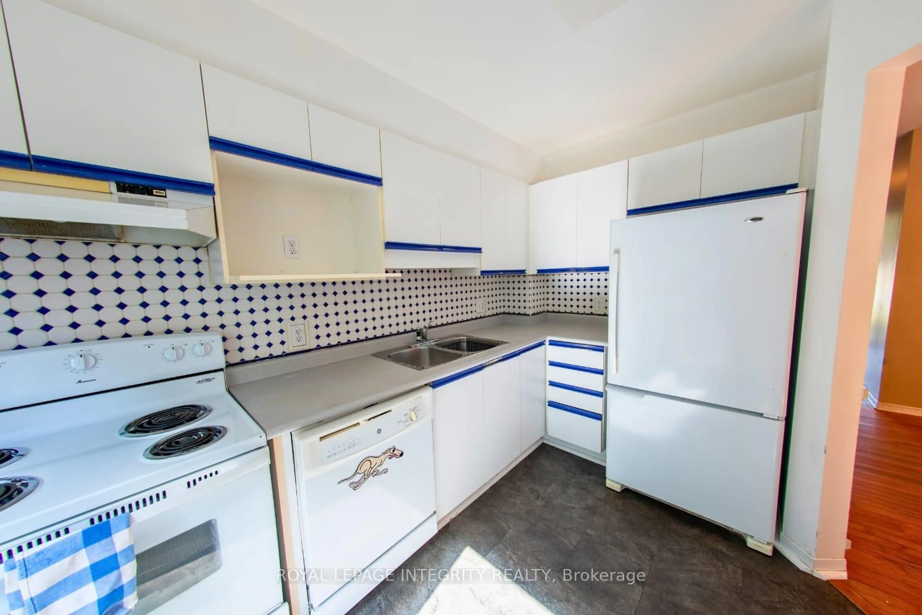 Standard kitchen, unknown for 242 Beatrice Dr, Ottawa Ontario K2J 4P1